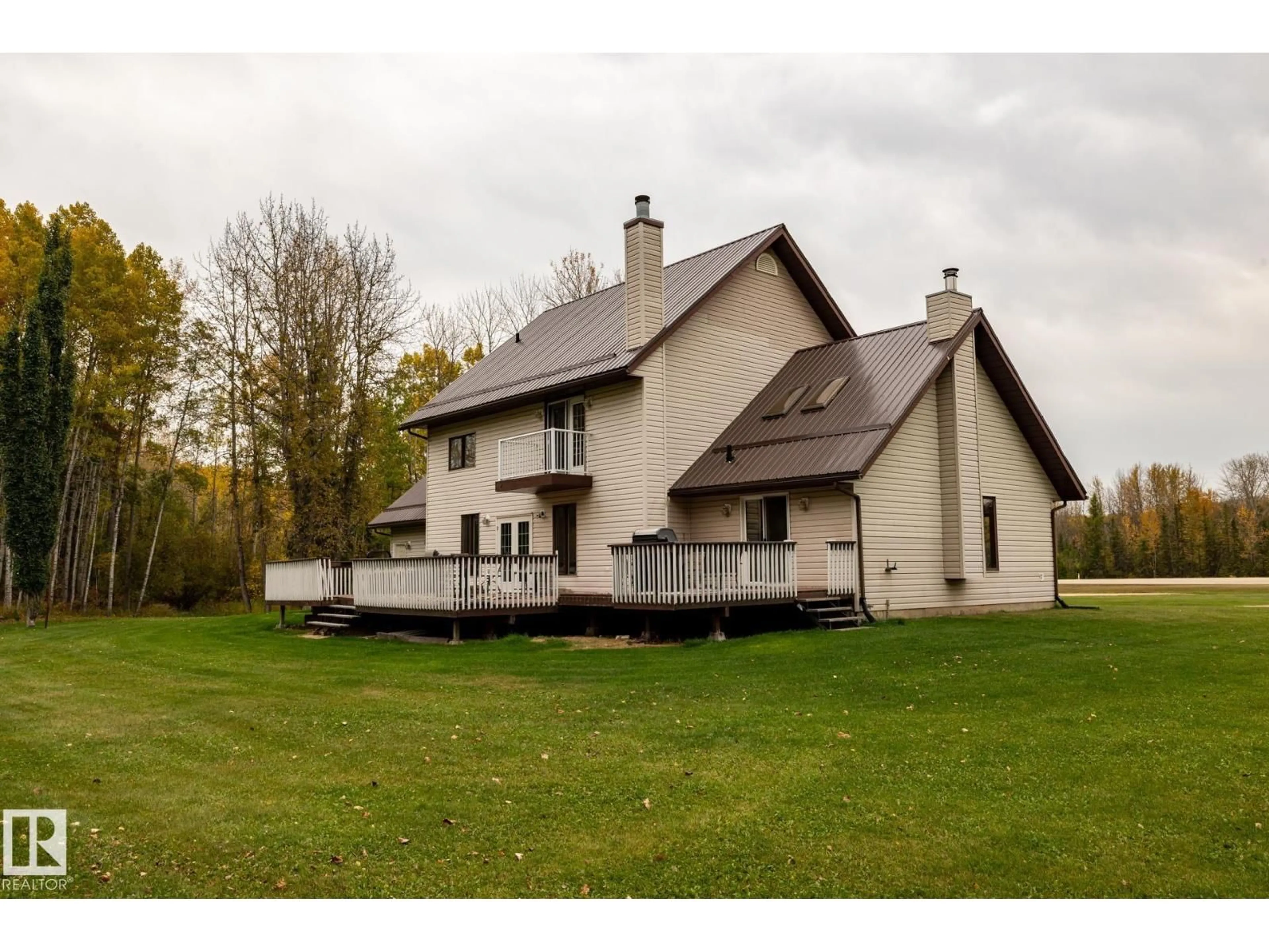 Home with vinyl exterior material, unknown for 63068 HWY 33, Rural Woodlands County Alberta T0G1A0