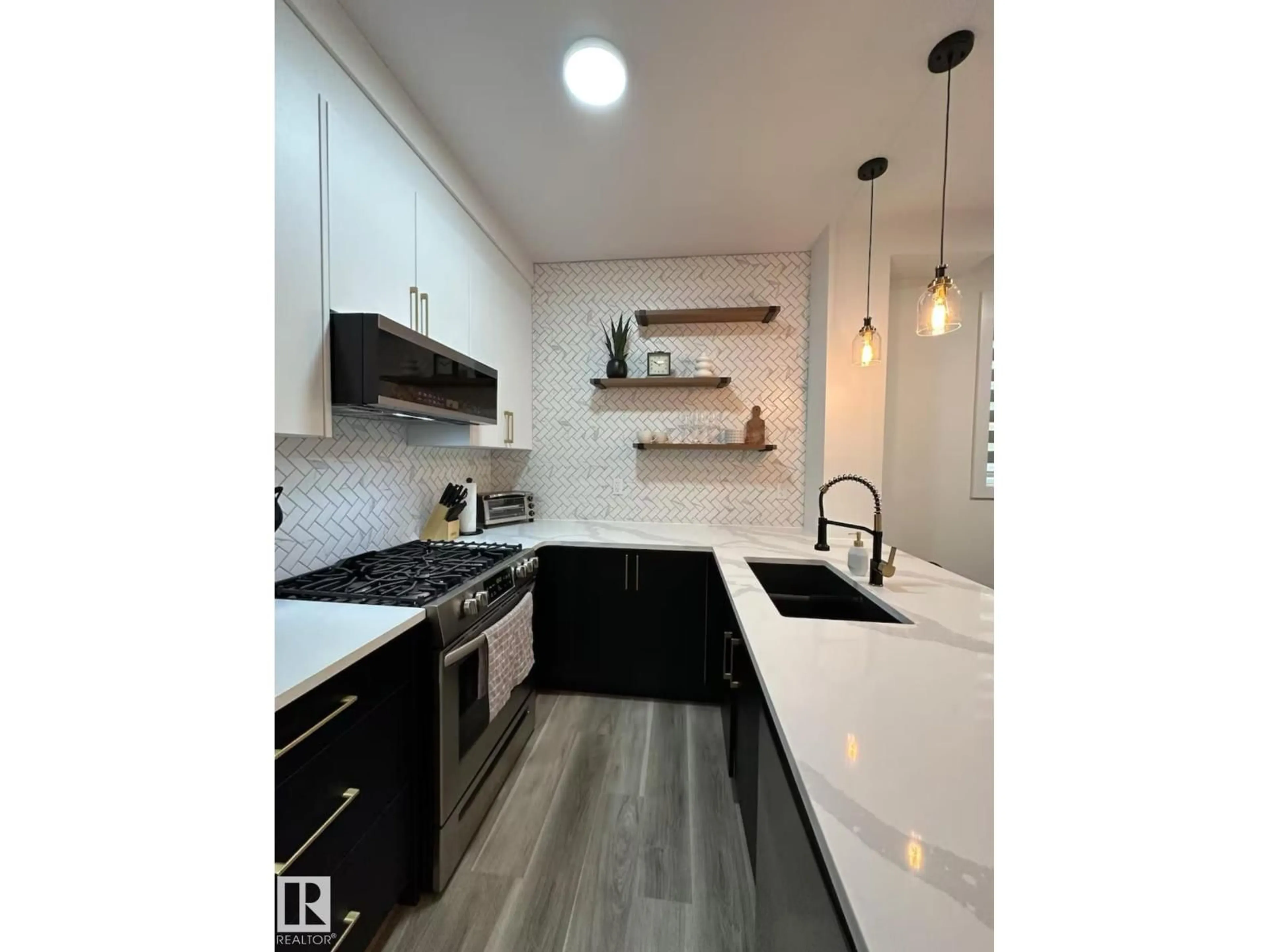 Contemporary kitchen, unknown for 11315 95A ST NW, Edmonton Alberta T5G1P2