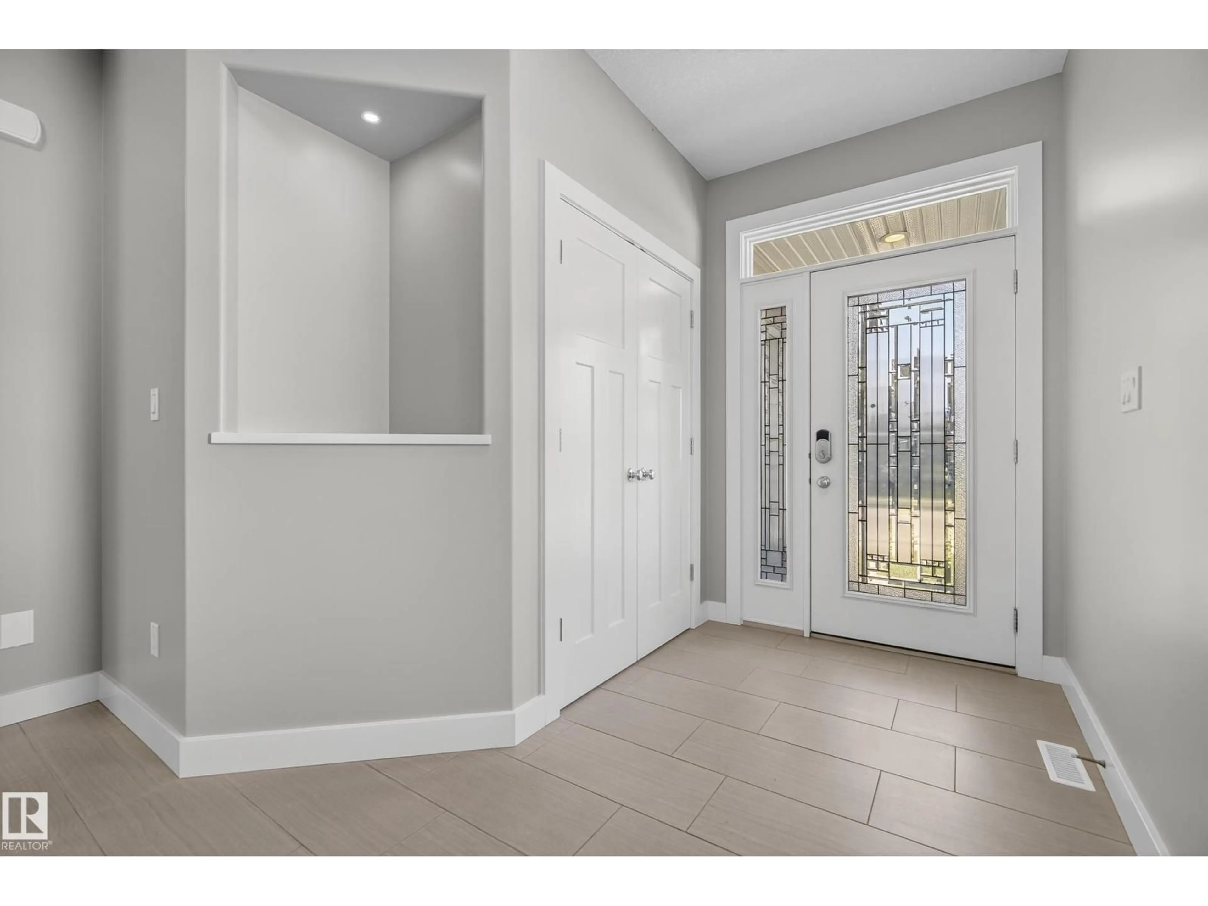 Indoor entryway for 2 ELLICE BN, Fort Saskatchewan Alberta T8L0T8