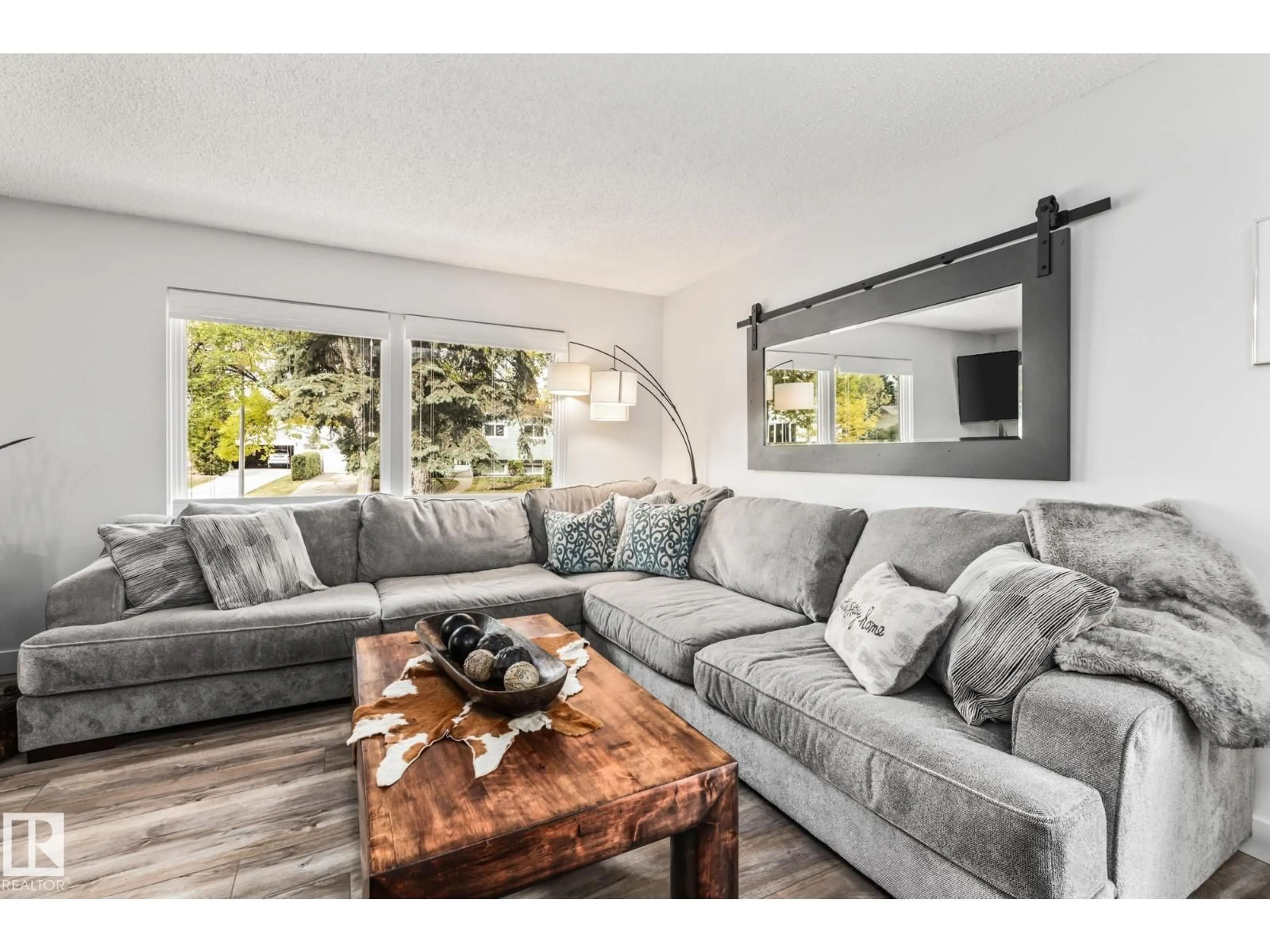Living room with furniture, wood/laminate floor for 17 LAURIER CR, St. Albert Alberta T8N1M6