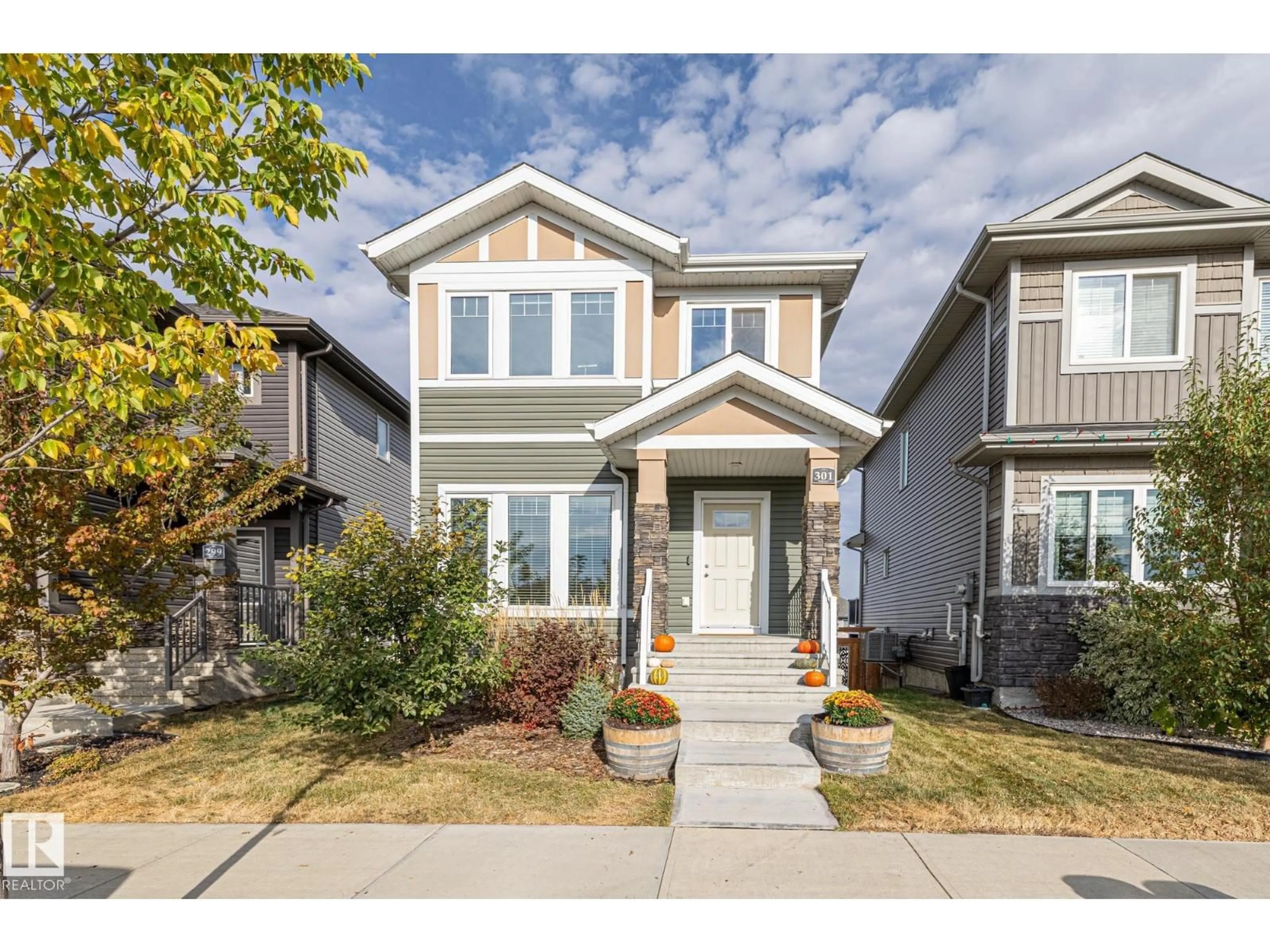 Home with vinyl exterior material, street for 301 HAWKS RIDGE BV, Edmonton Alberta T5S0M3