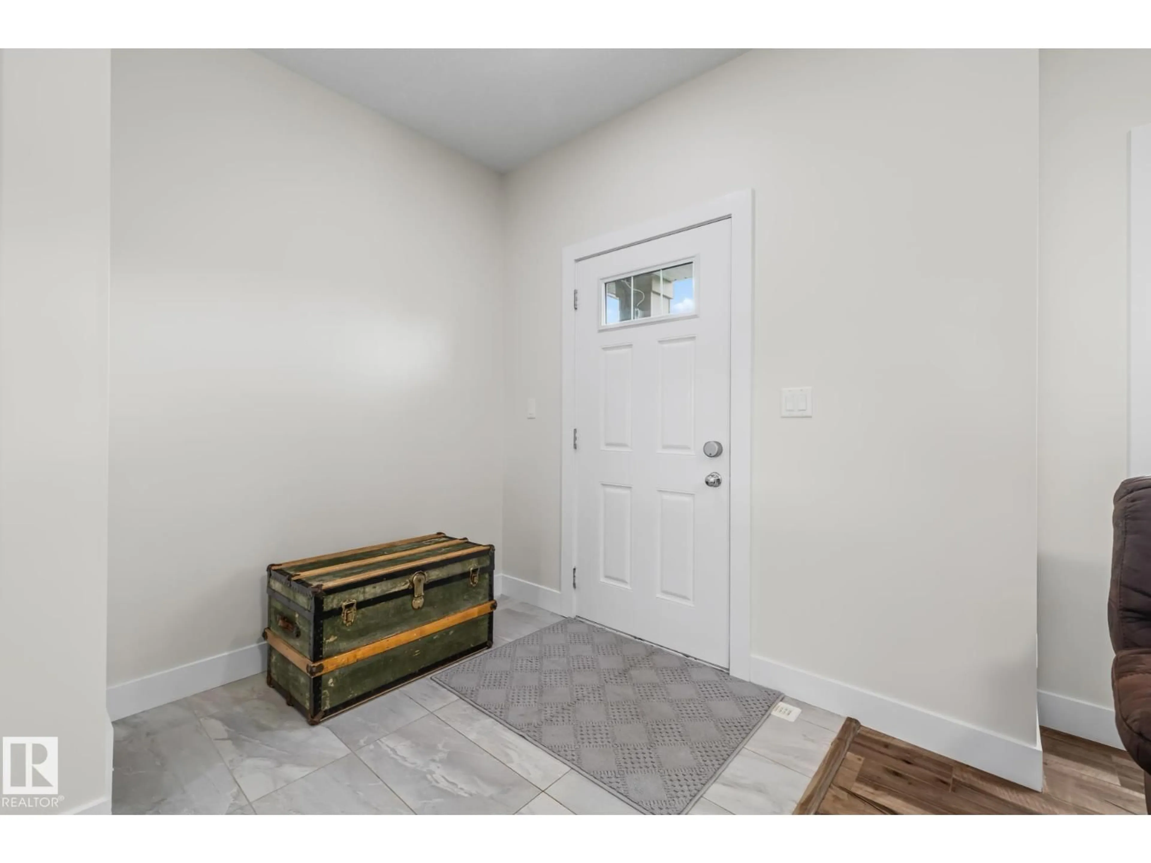 Indoor entryway for 301 HAWKS RIDGE BV, Edmonton Alberta T5S0M3
