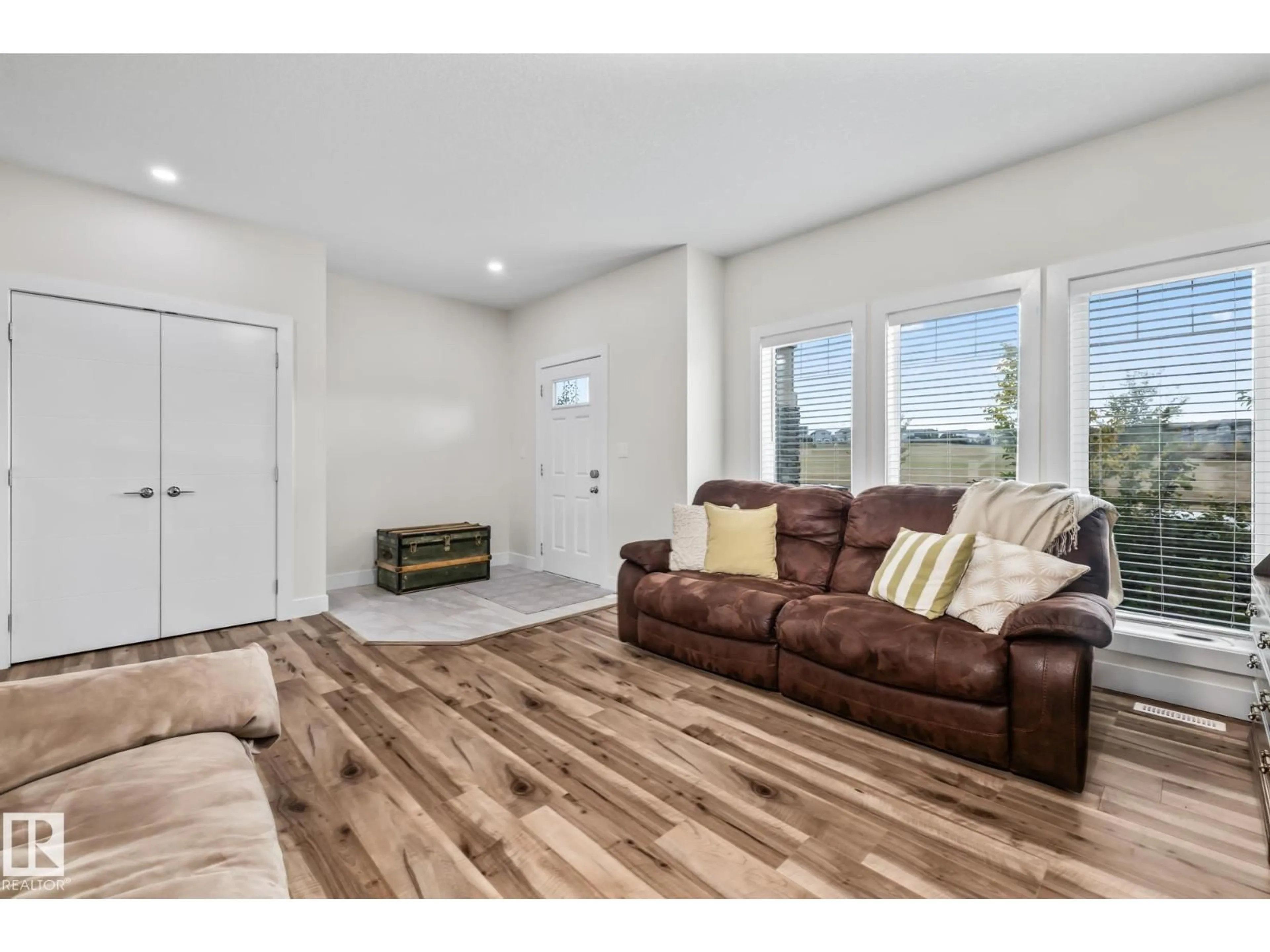 Living room with furniture, unknown for 301 HAWKS RIDGE BV, Edmonton Alberta T5S0M3