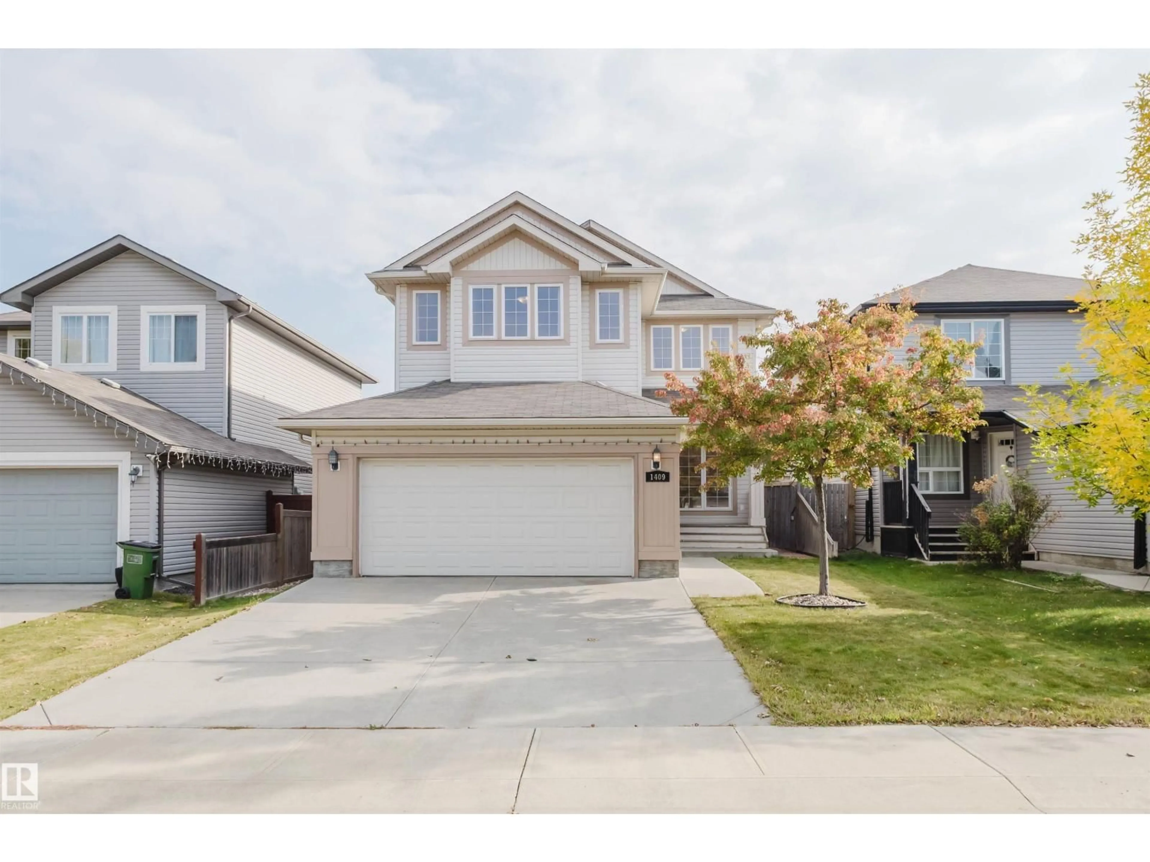 Home with vinyl exterior material, street for SW - 1409 114B ST, Edmonton Alberta T6W0N2