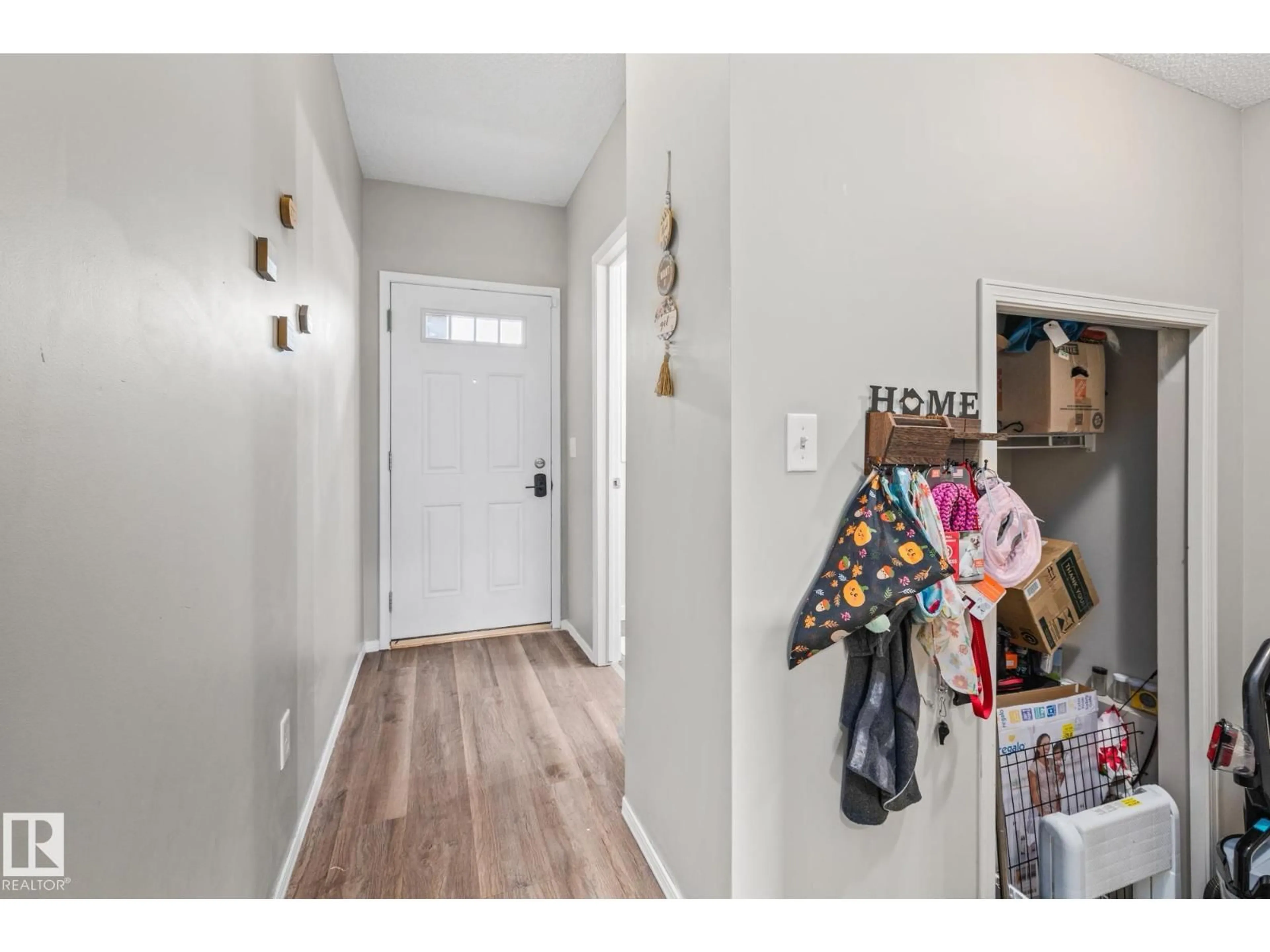 Indoor entryway for 61 VAUGHN AV, Spruce Grove Alberta T7X4R9