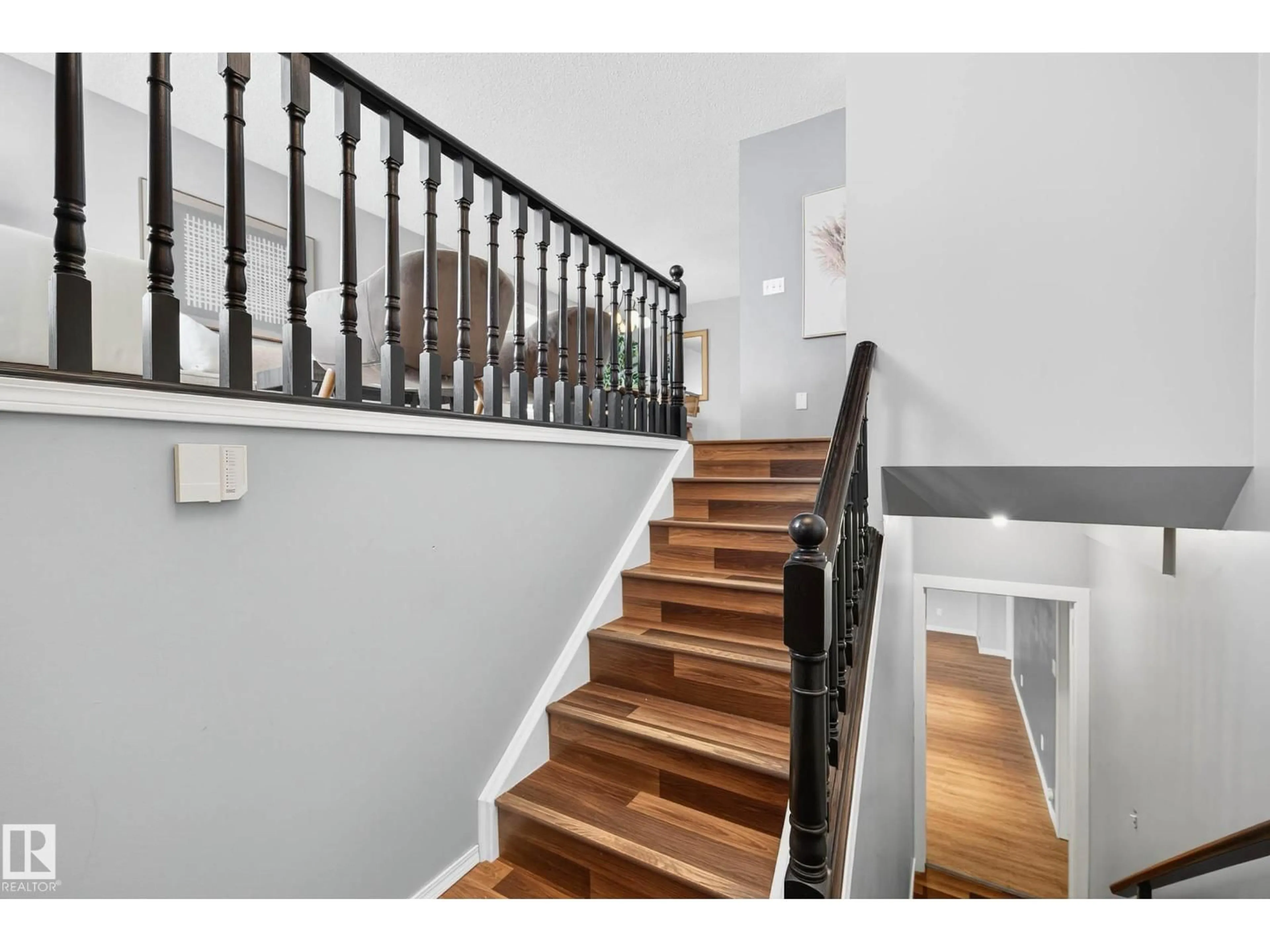 Stairs for 1079 JONES CR, Edmonton Alberta T6L6Y1