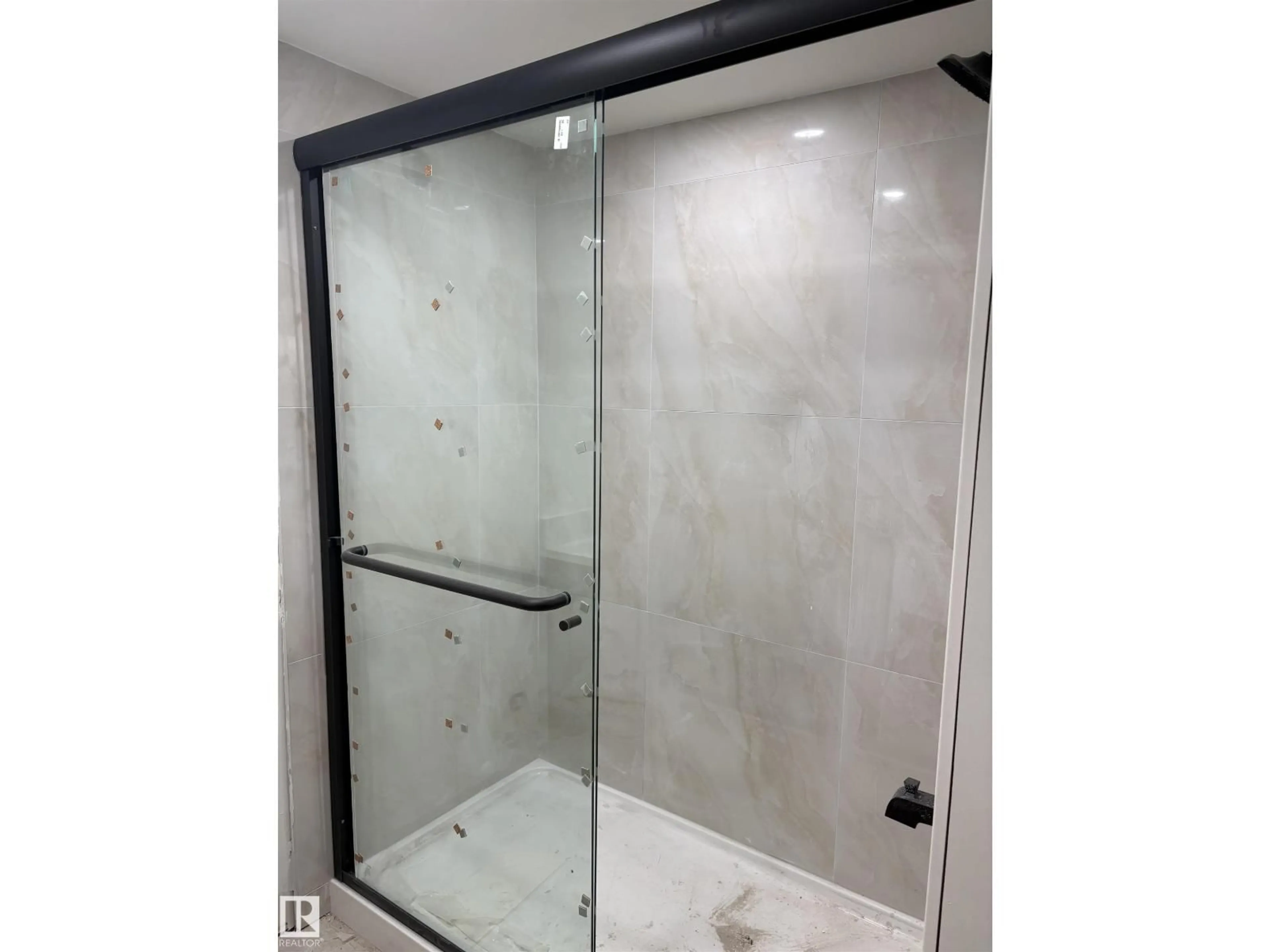 Standard bathroom, ceramic/tile floor for NW - 12907 26 ST, Edmonton Alberta T5A3X8