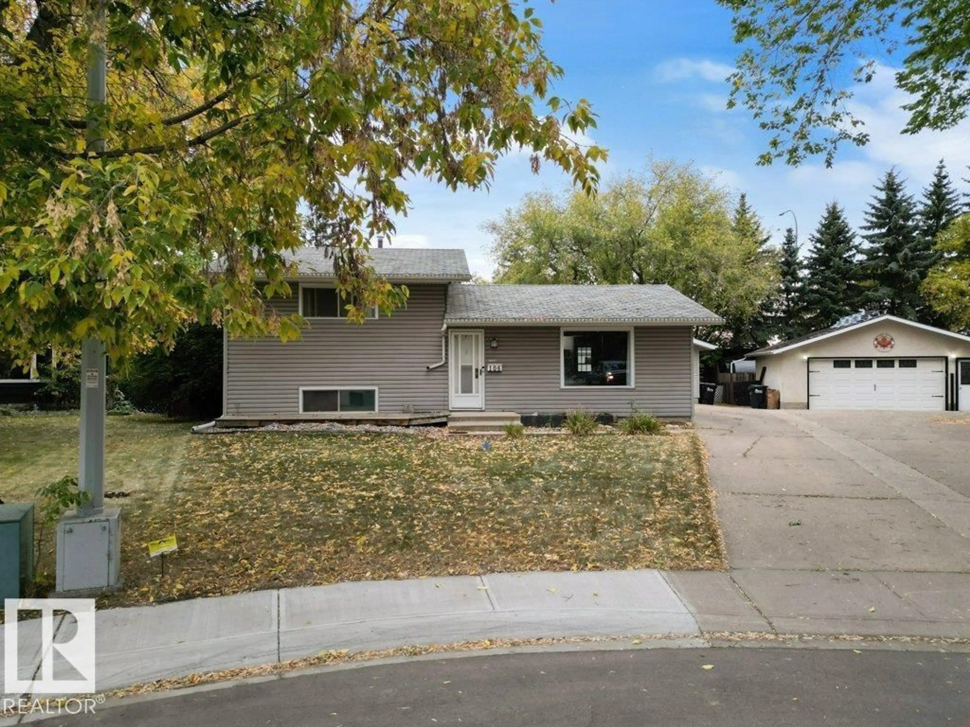 Home with vinyl exterior material, street for 106 MARION PL, Sherwood Park Alberta T8A0M4