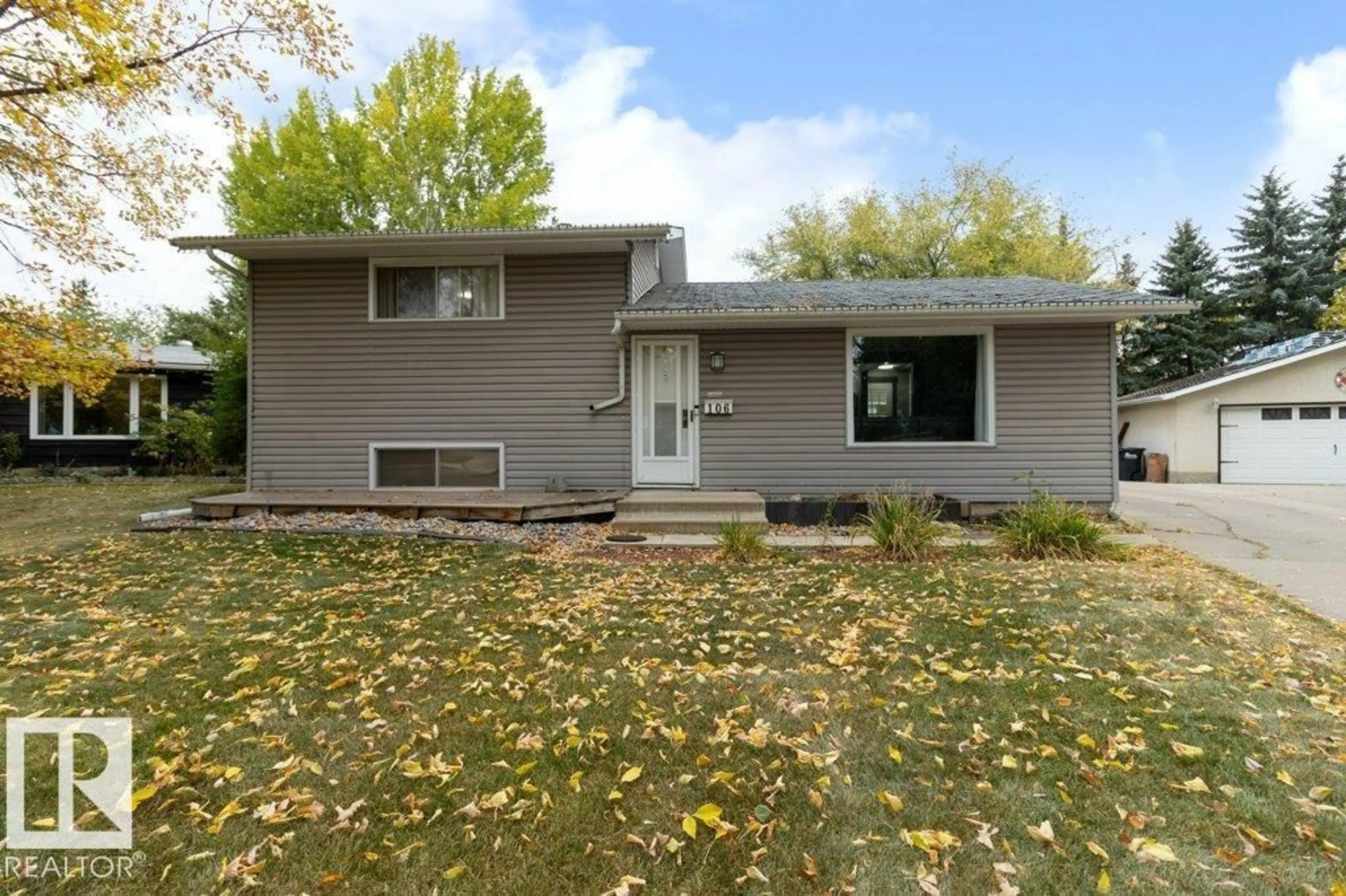 Home with vinyl exterior material, street for 106 MARION PL, Sherwood Park Alberta T8A0M4