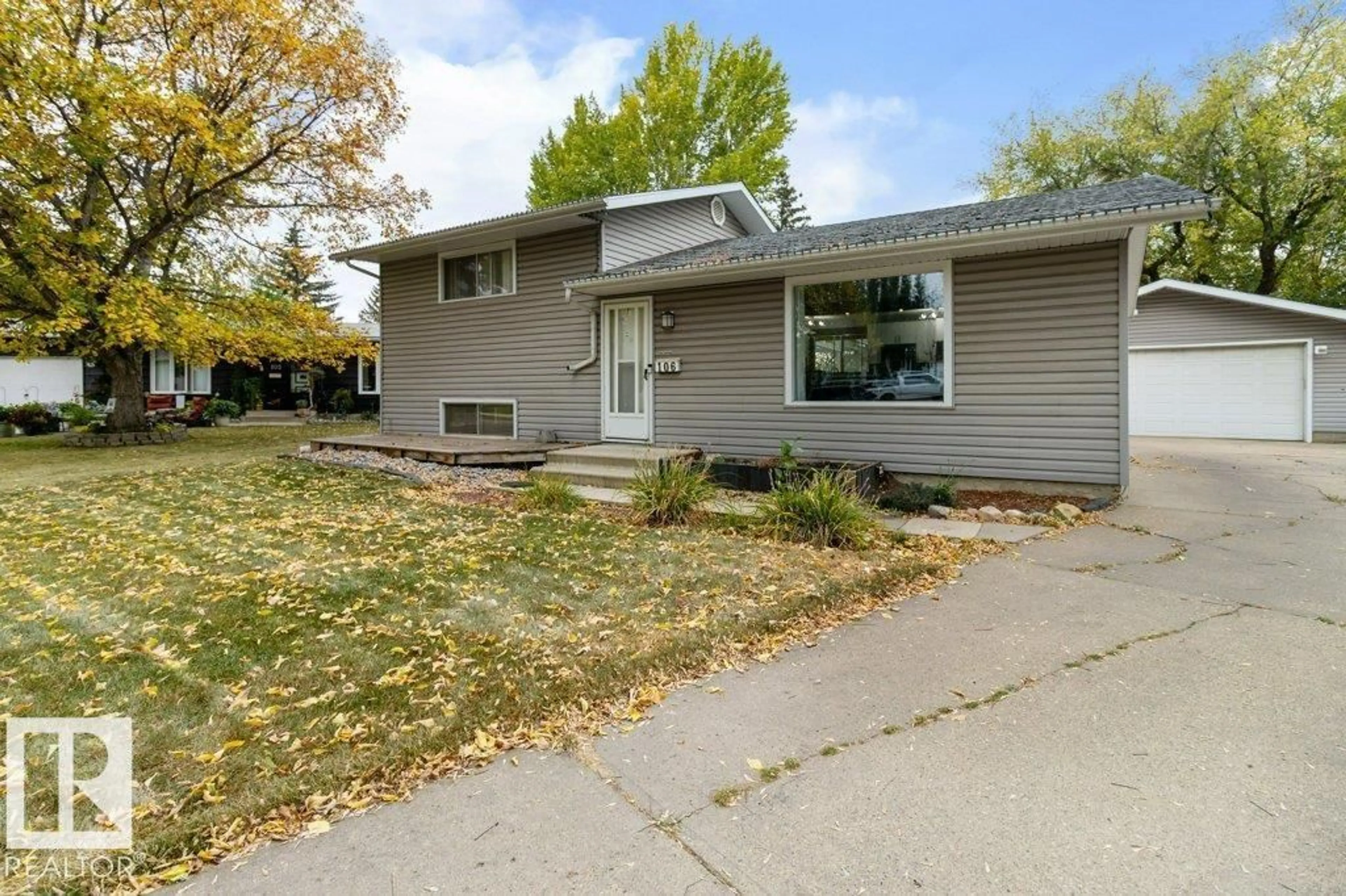 Home with vinyl exterior material, street for 106 MARION PL, Sherwood Park Alberta T8A0M4
