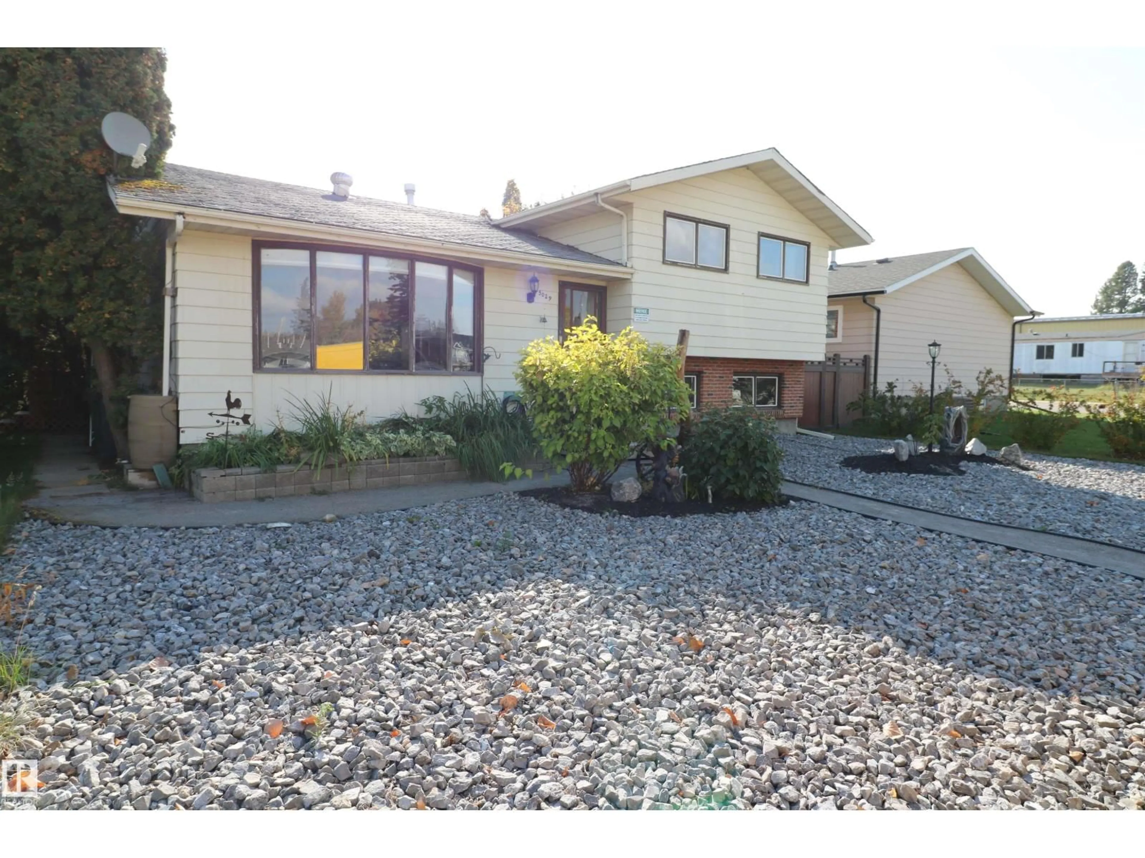 A pic from outside/outdoor area/front of a property/back of a property/a pic from drone, street for 5029 52 AV, Wabamun Alberta T0E2K0