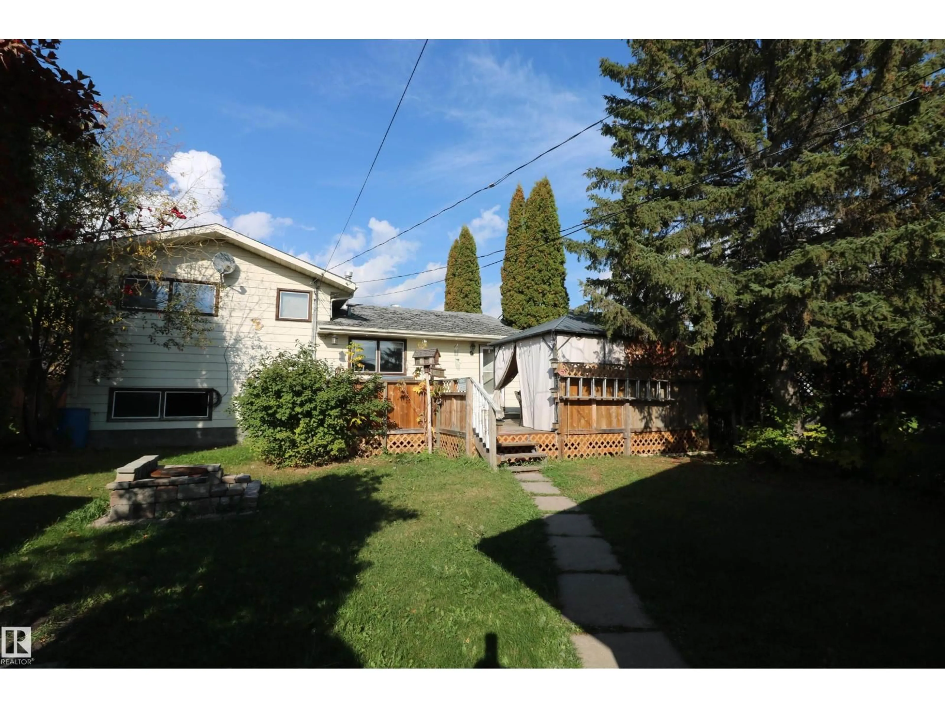 A pic from outside/outdoor area/front of a property/back of a property/a pic from drone, street for 5029 52 AV, Wabamun Alberta T0E2K0