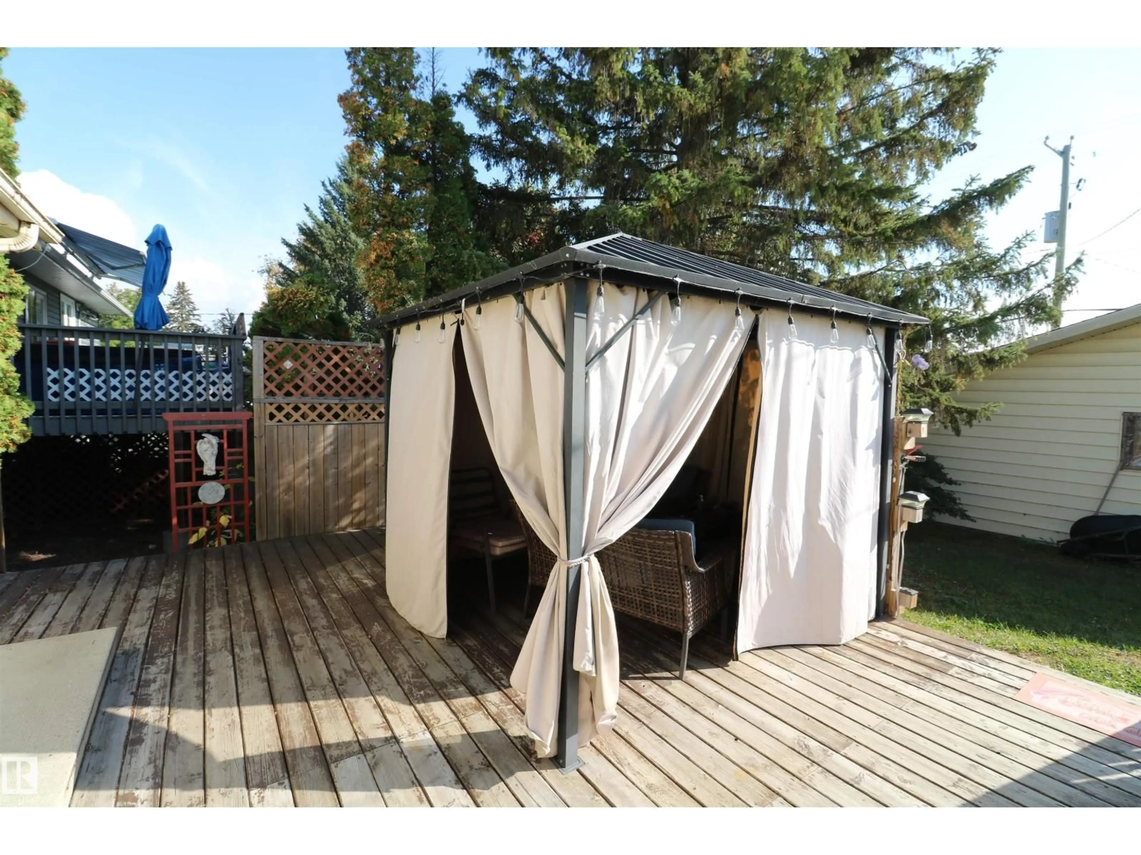 Patio, unknown for 5029 52 AV, Wabamun Alberta T0E2K0
