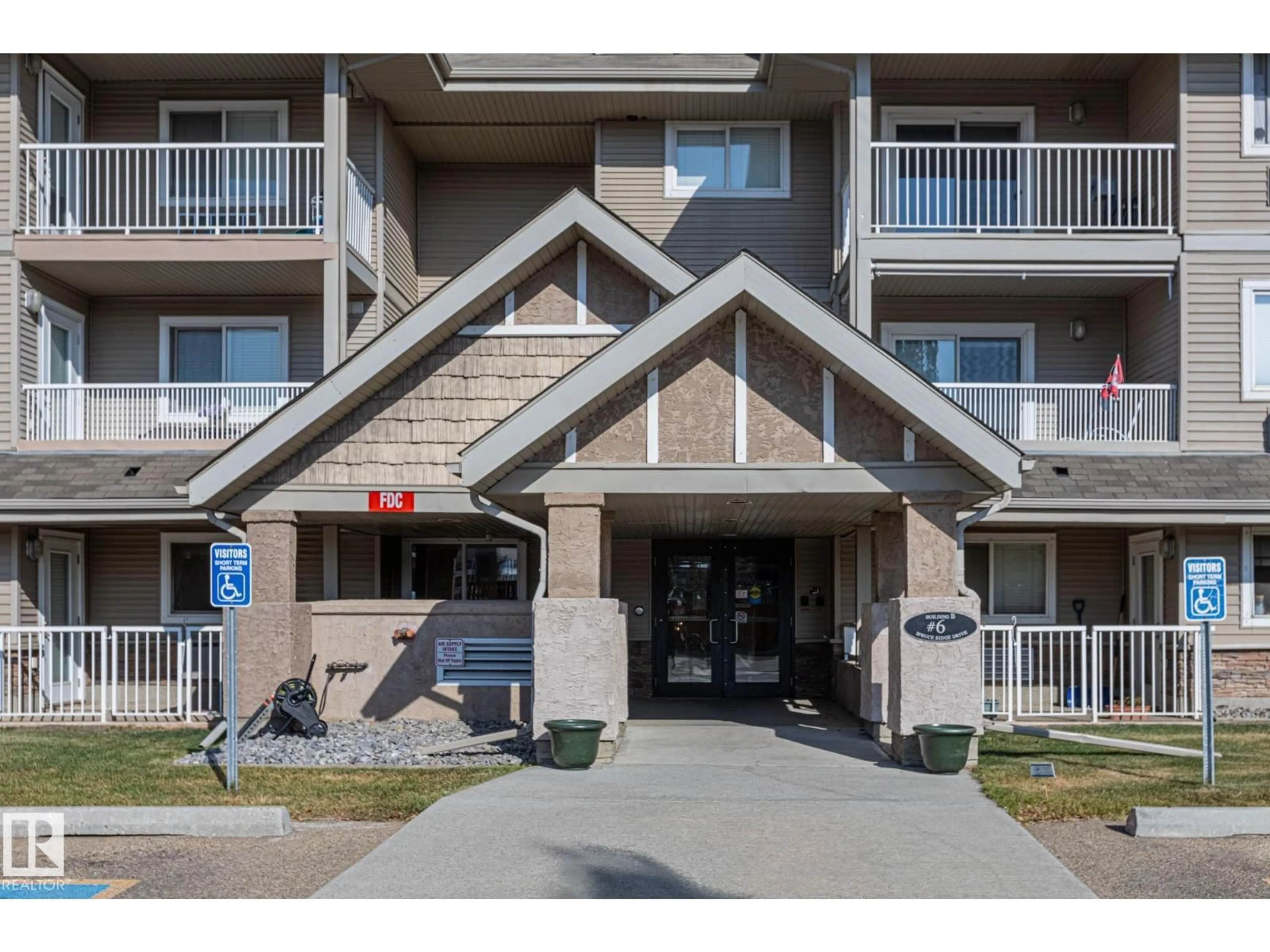 Indoor foyer for 106B SPRUCE RIDGE DR, Spruce Grove Alberta T7X4P4