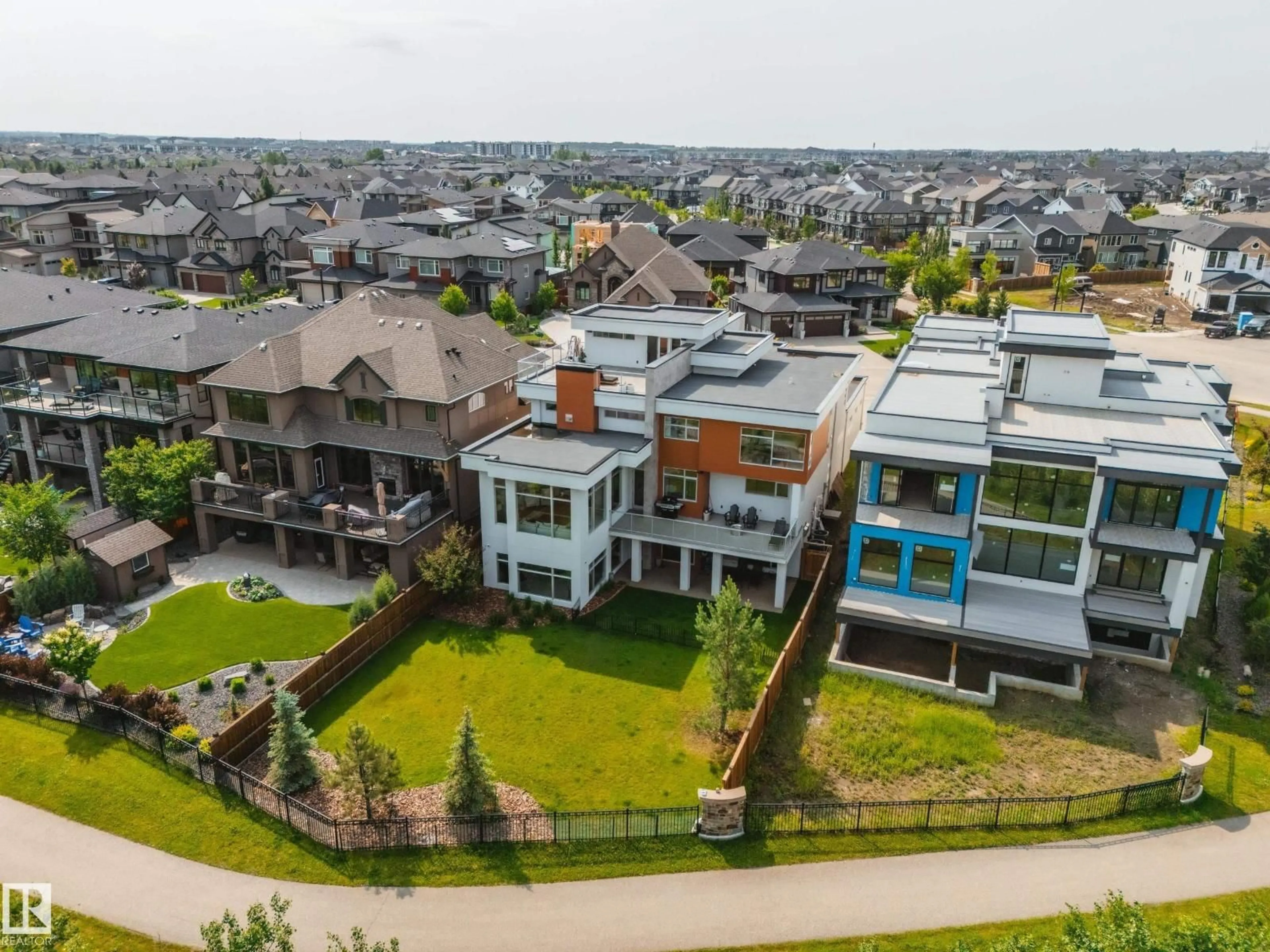 A pic from outside/outdoor area/front of a property/back of a property/a pic from drone, unknown for 705 HOWATT DR, Edmonton Alberta T6W3K3