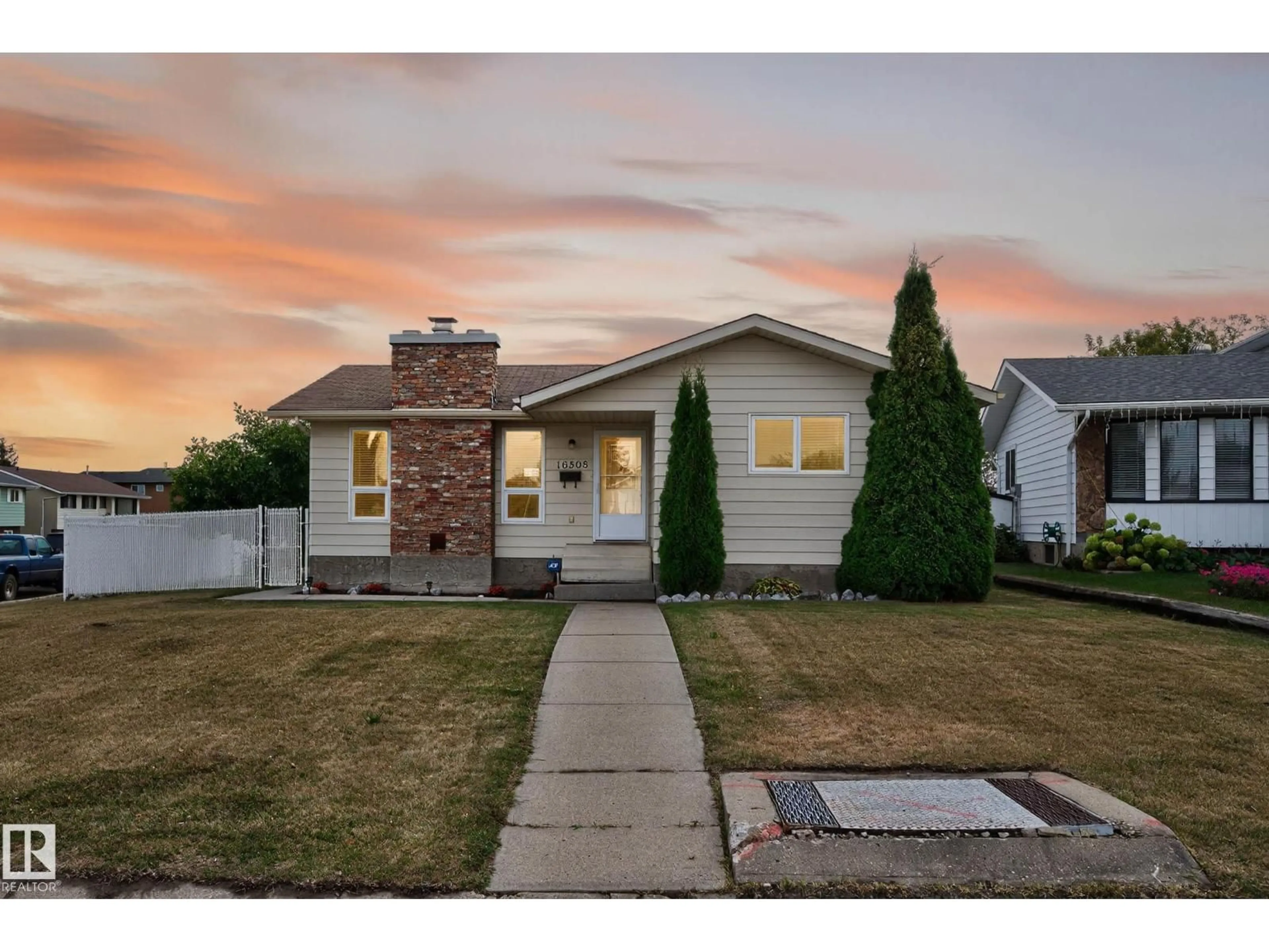 Home with vinyl exterior material, street for 16508 114 ST, Edmonton Alberta T5X3V5