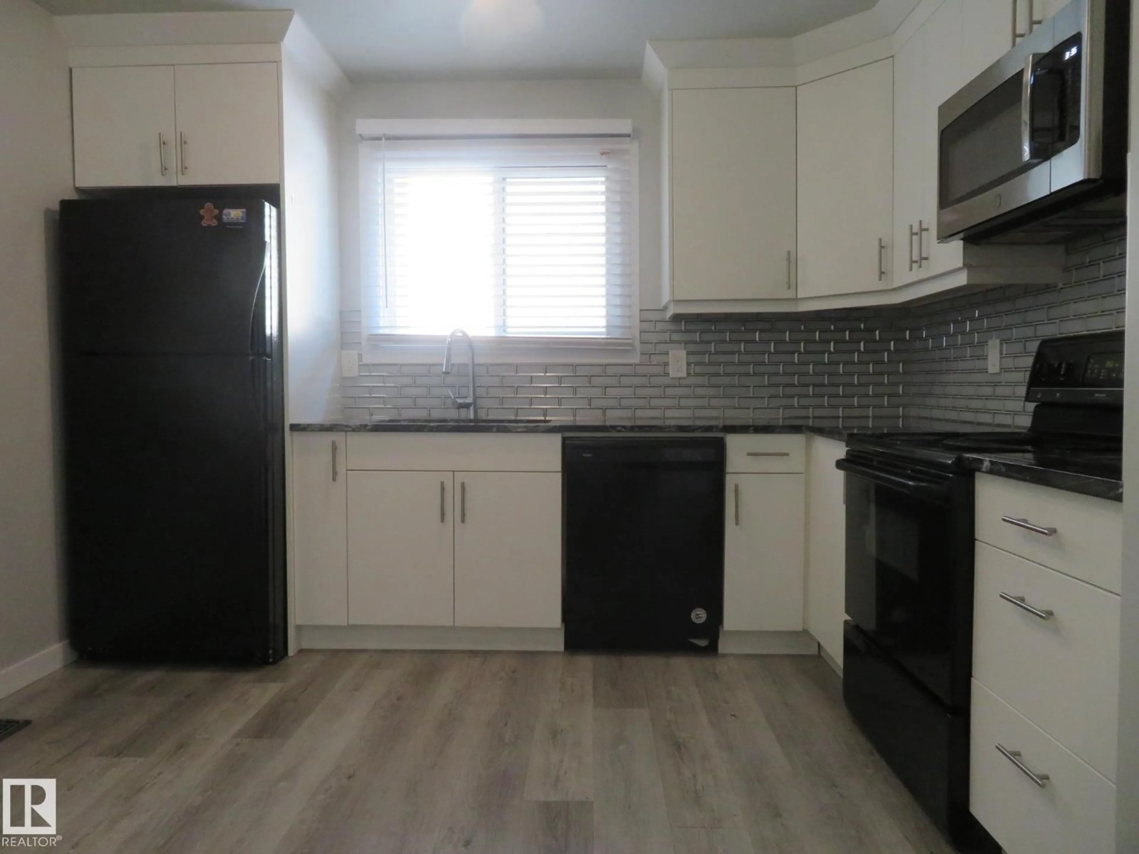 Standard kitchen, wood/laminate floor for 120 KASKITAYO CT, Edmonton Alberta T6J3T3