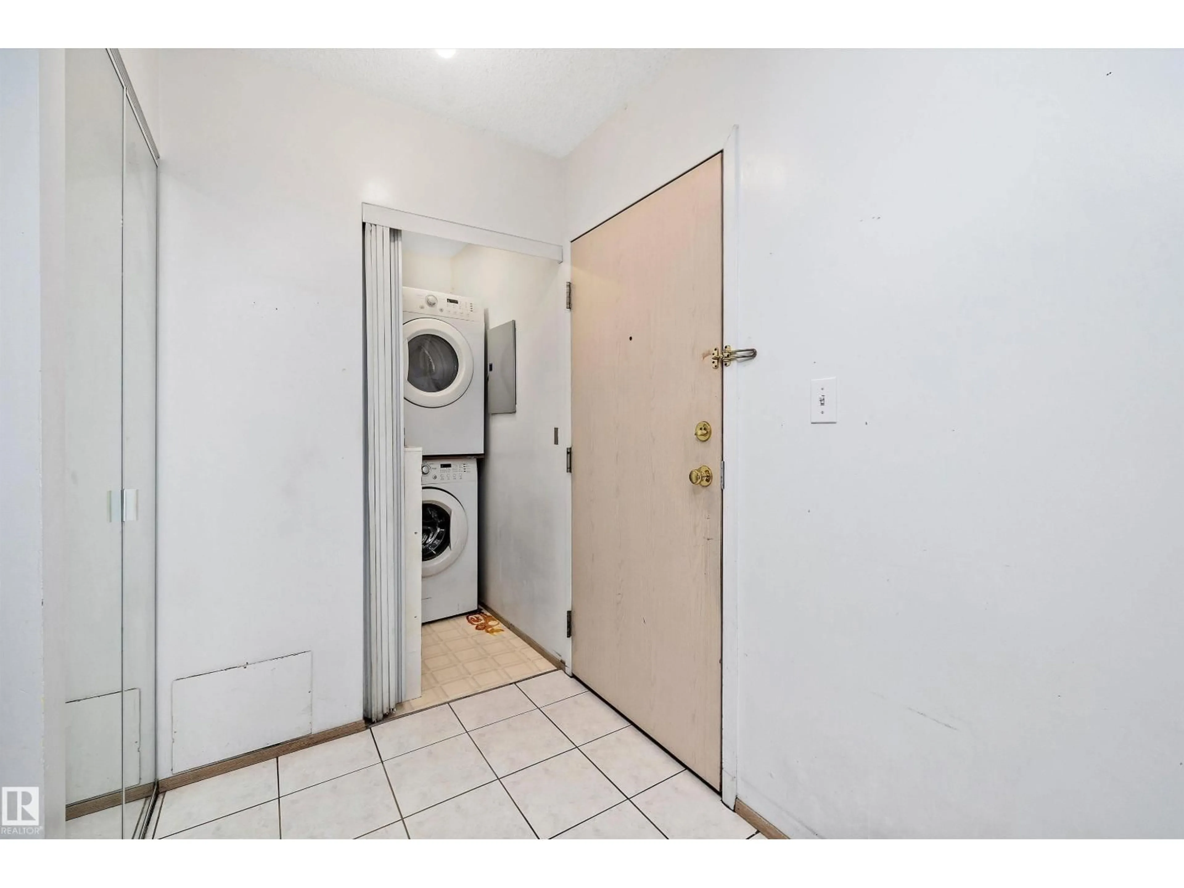 Unknown for 318 - 5005 31 AV, Edmonton Alberta T6L6S6