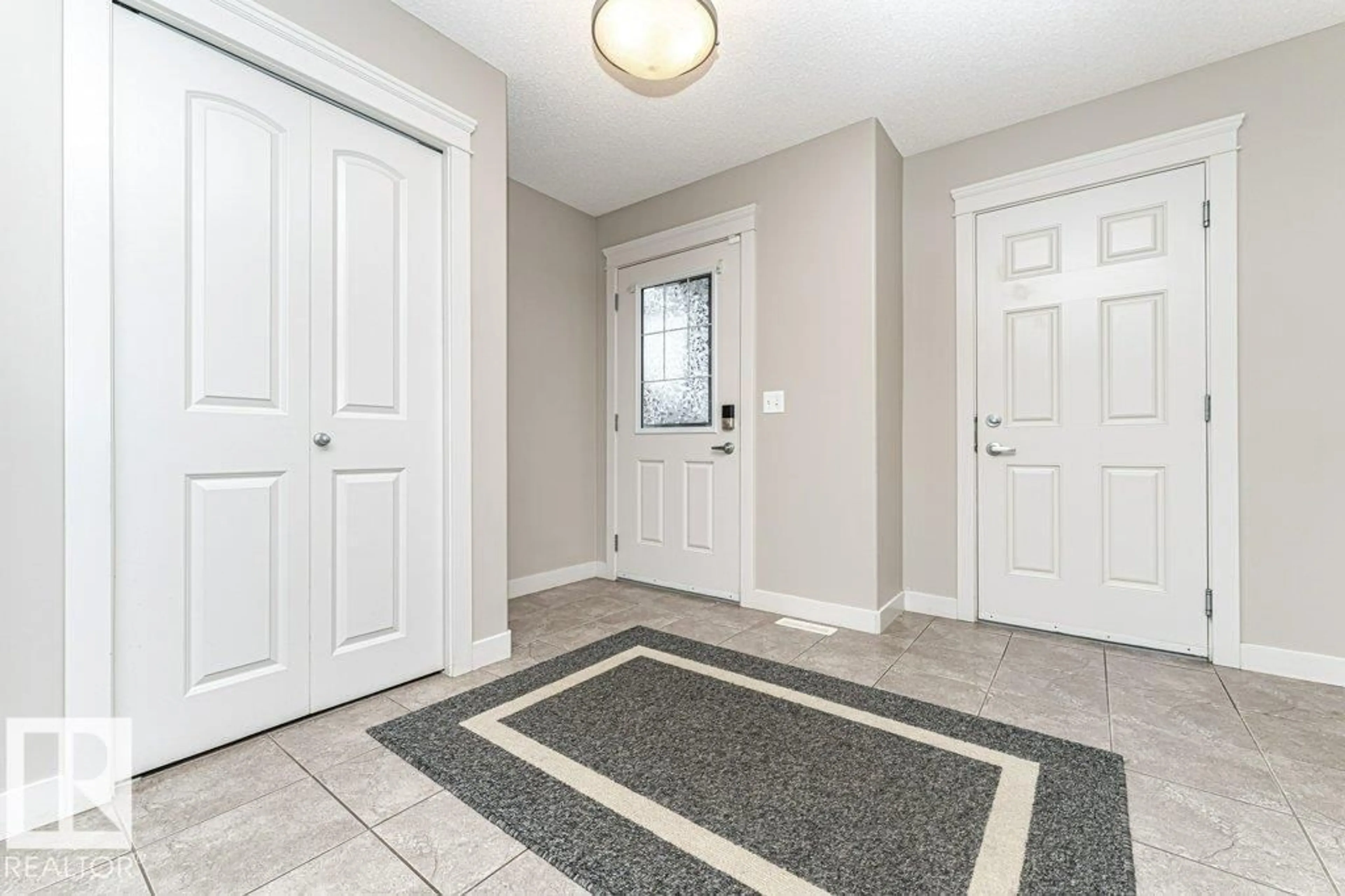 Indoor entryway for 70 SANTANA CR, Fort Saskatchewan Alberta T8L0N8