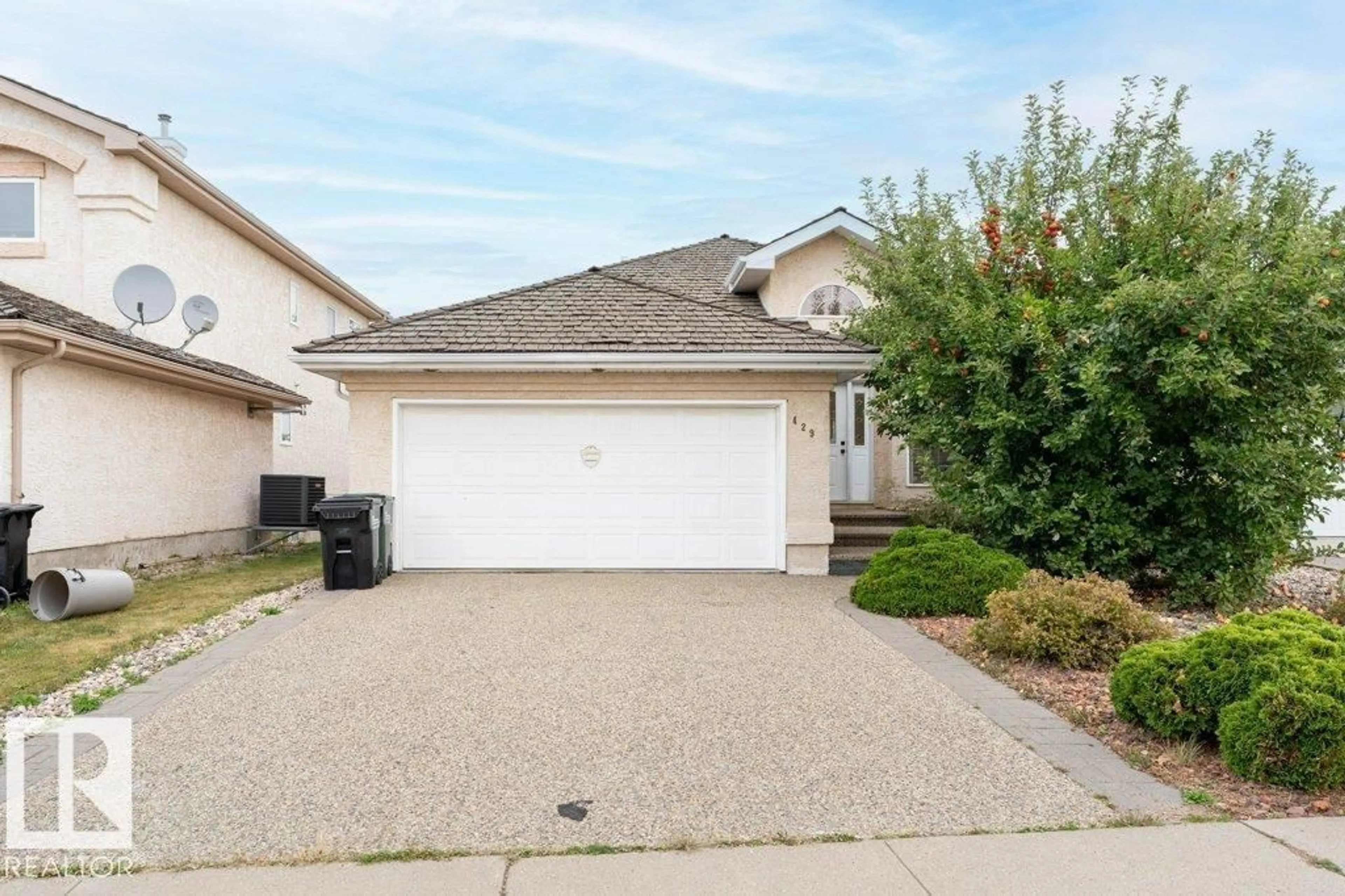 Home with vinyl exterior material, street for 429 NORWAY CRESCENT, Sherwood Park Alberta T8A5Z4