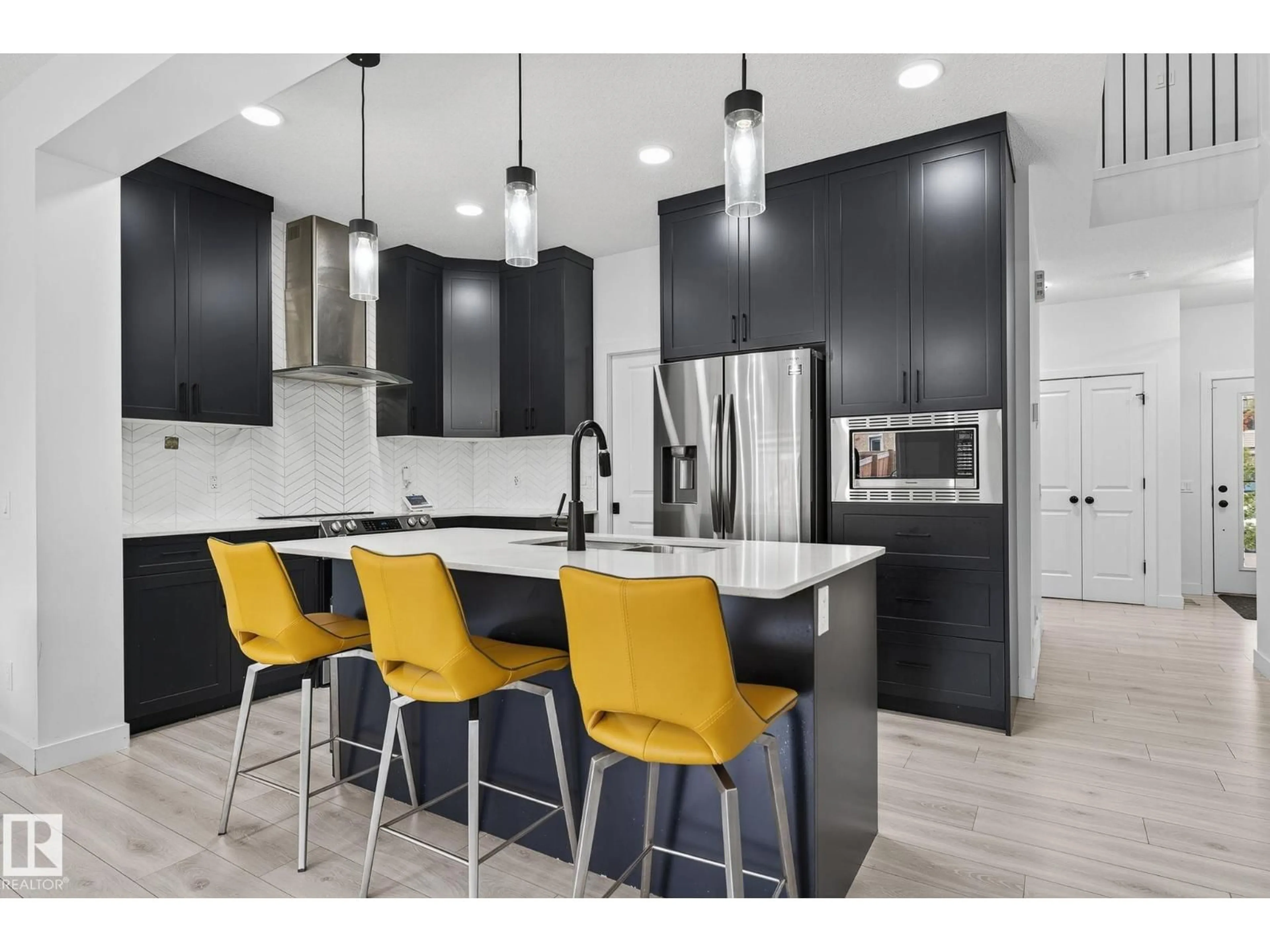 Contemporary kitchen, unknown for 7336 179 AV, Edmonton Alberta T5Z0M7