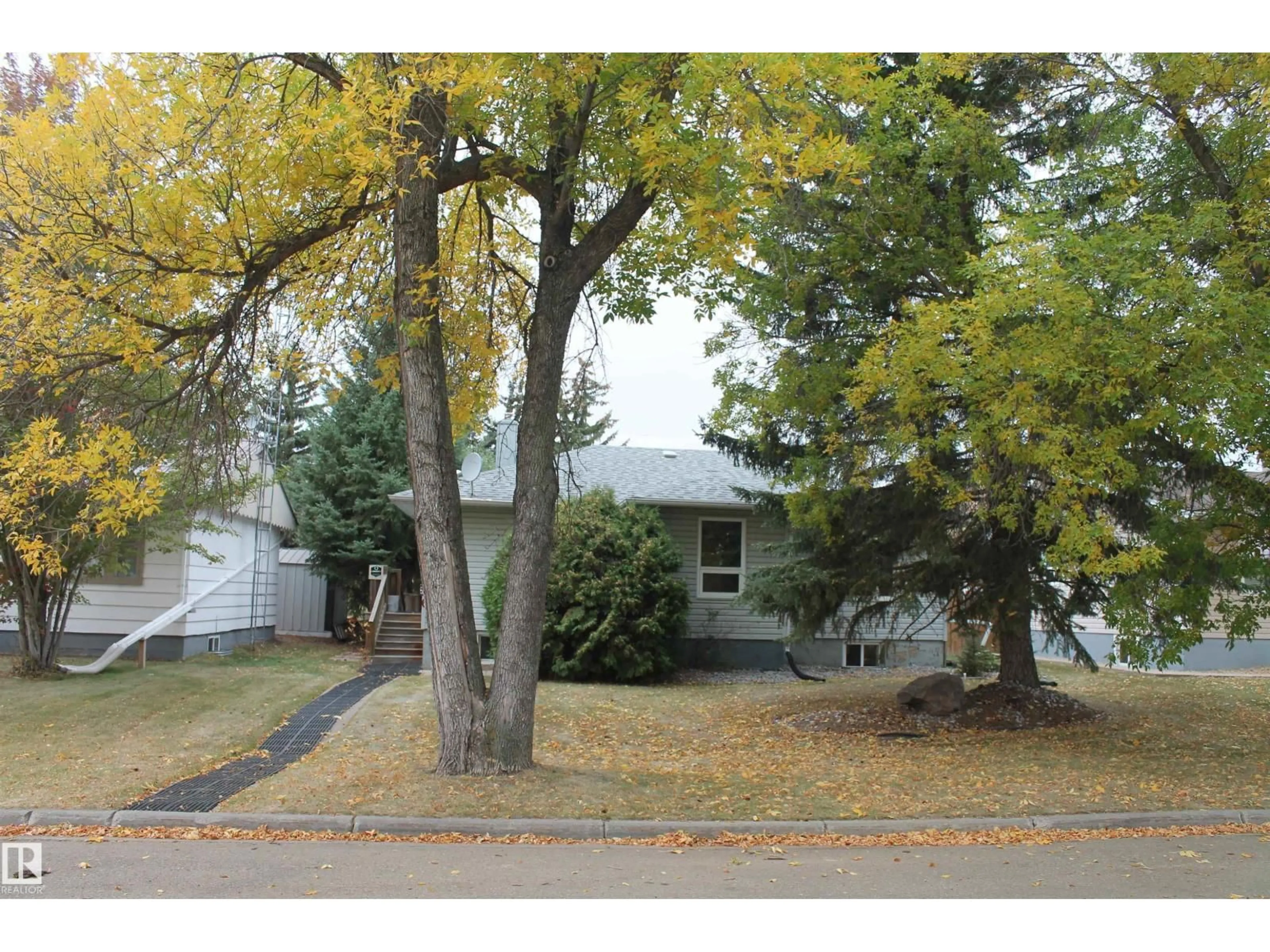 Home with vinyl exterior material, street for 5026 47 ST, Daysland Alberta T0B1A0