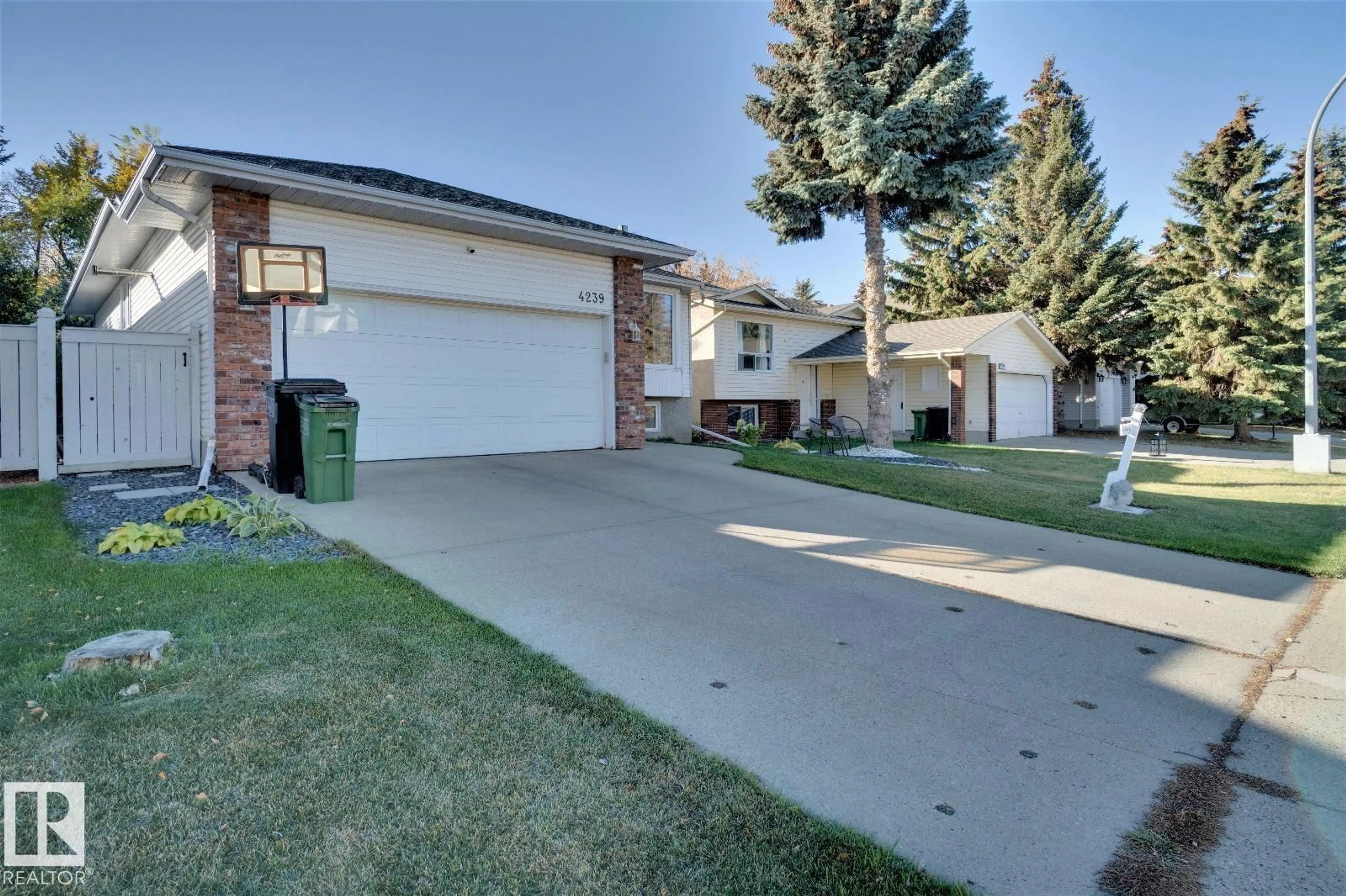 A pic from outside/outdoor area/front of a property/back of a property/a pic from drone, street for 4239 29 AV, Edmonton Alberta T6L5K3