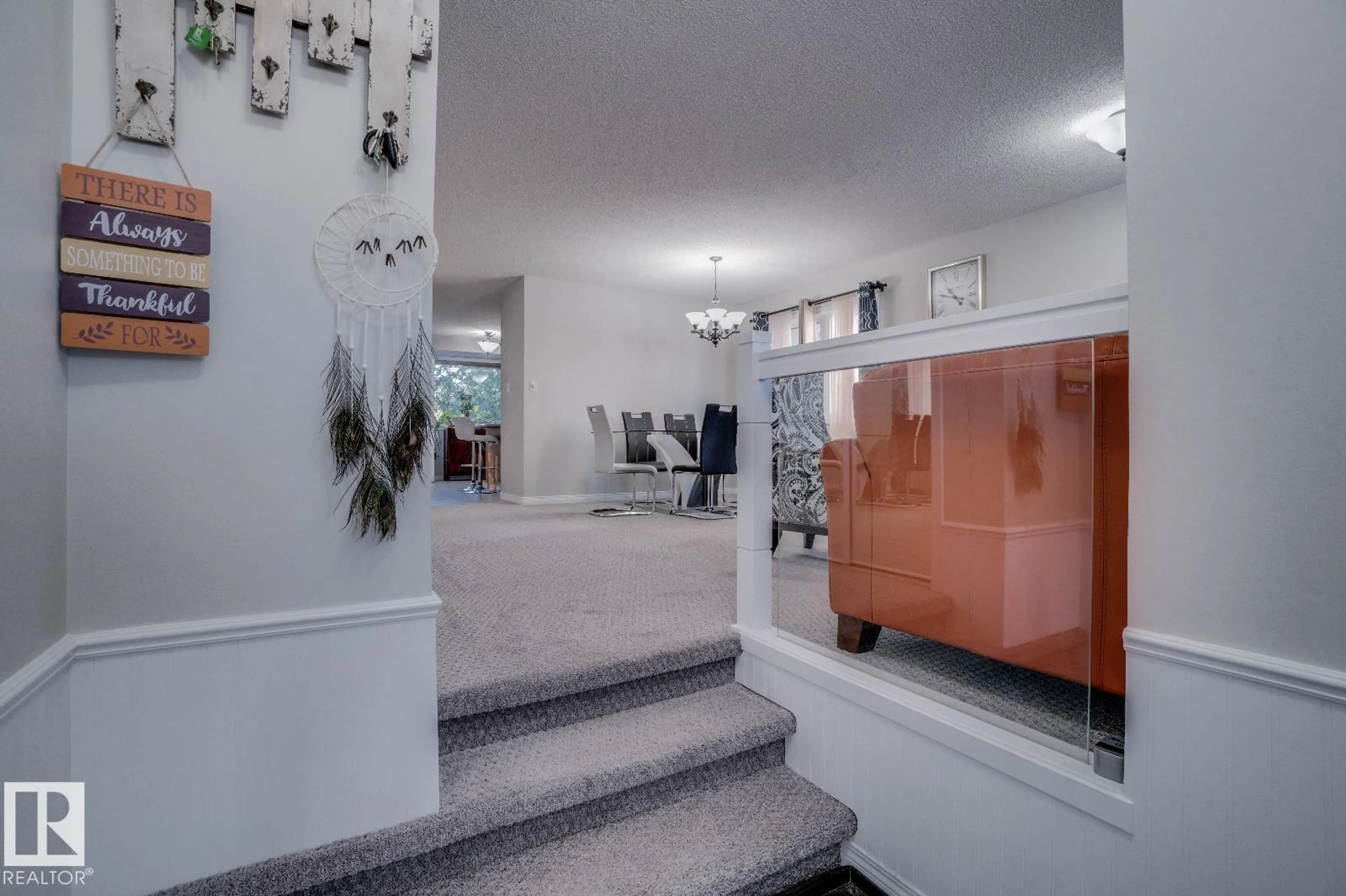 Indoor foyer for 4239 29 AV, Edmonton Alberta T6L5K3