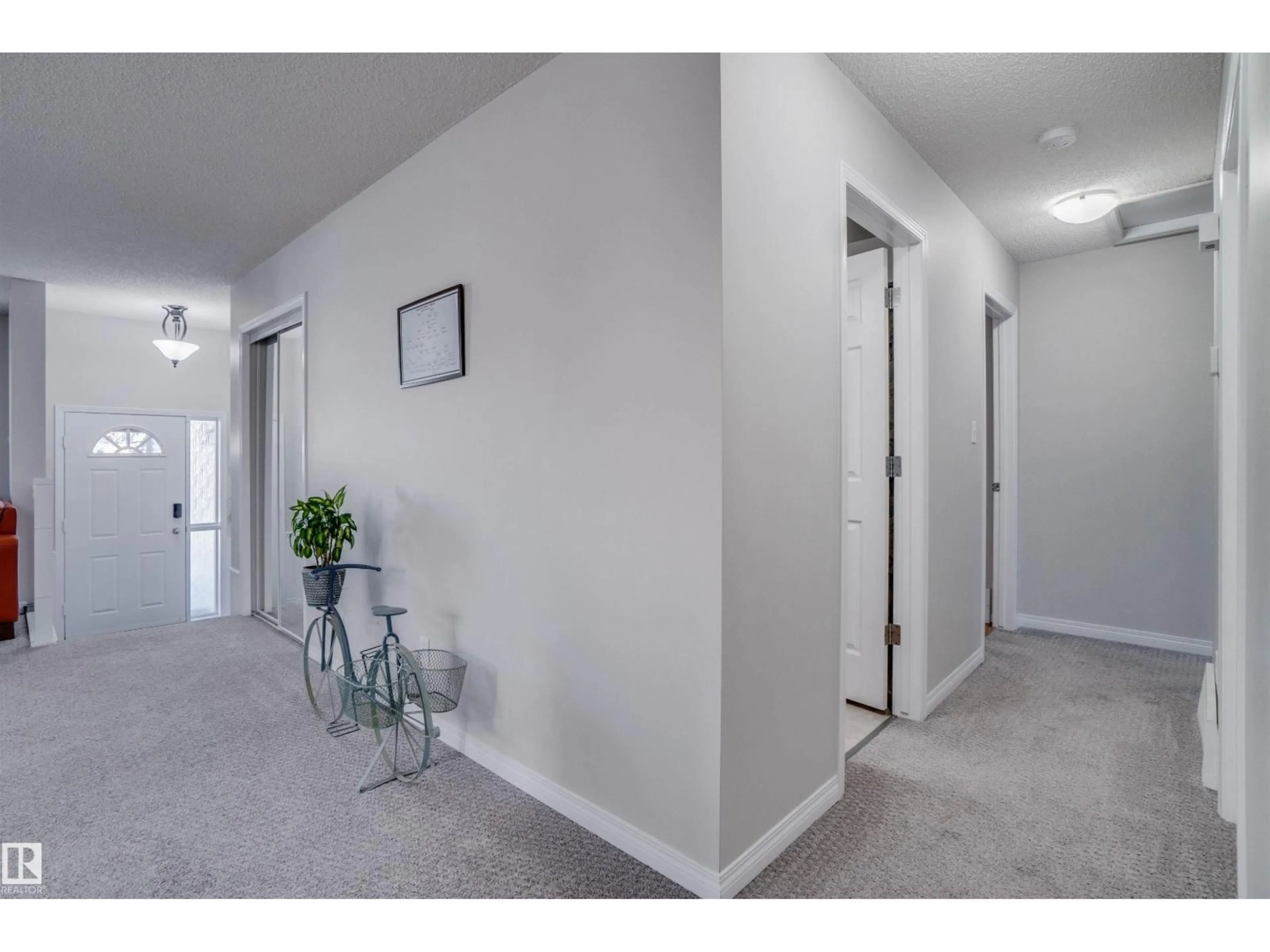 Indoor entryway for 4239 29 AV, Edmonton Alberta T6L5K3