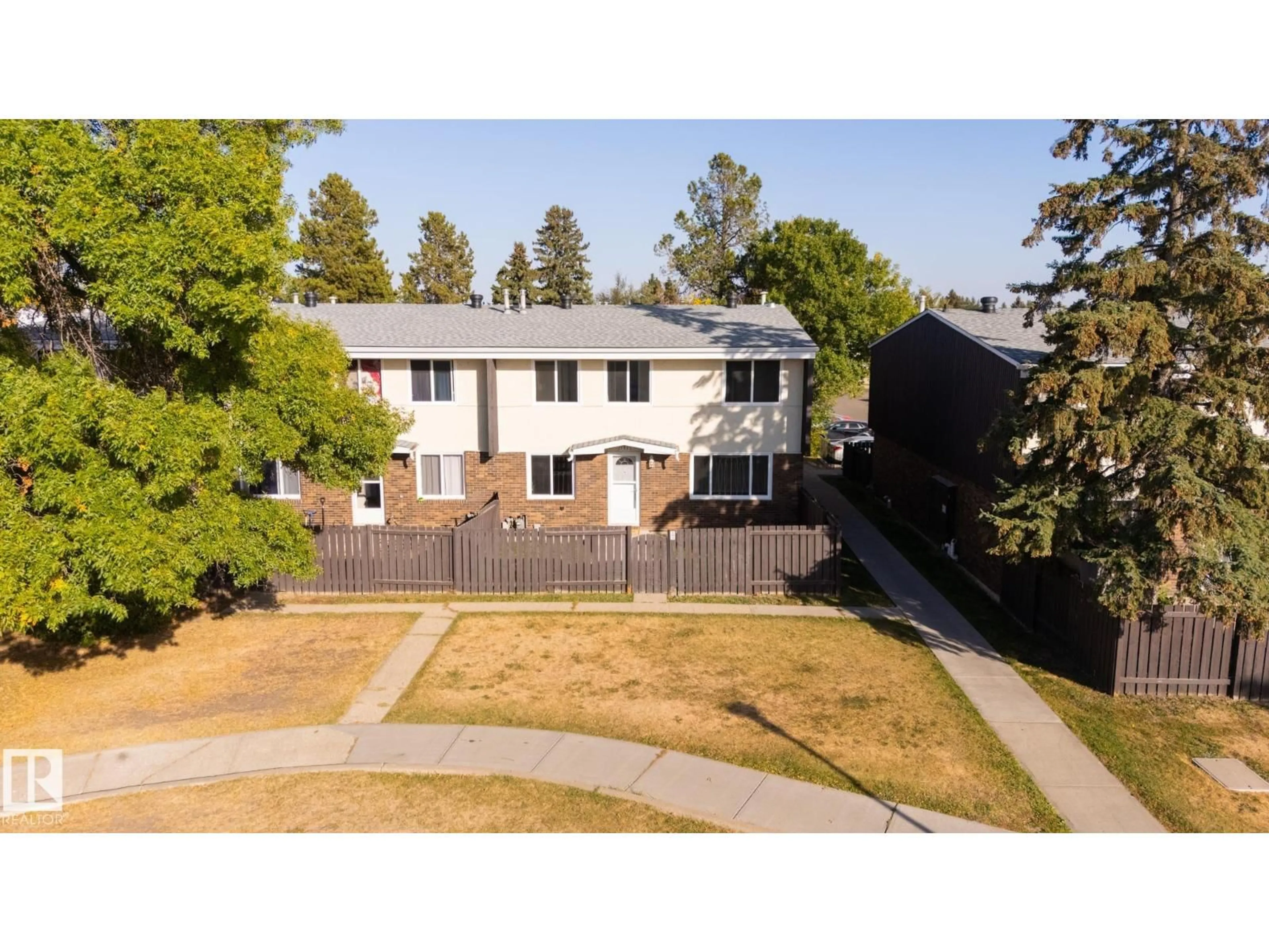 A pic from outside/outdoor area/front of a property/back of a property/a pic from drone, street for NW - 193 ROSELAND VG, Edmonton Alberta T5E5R6