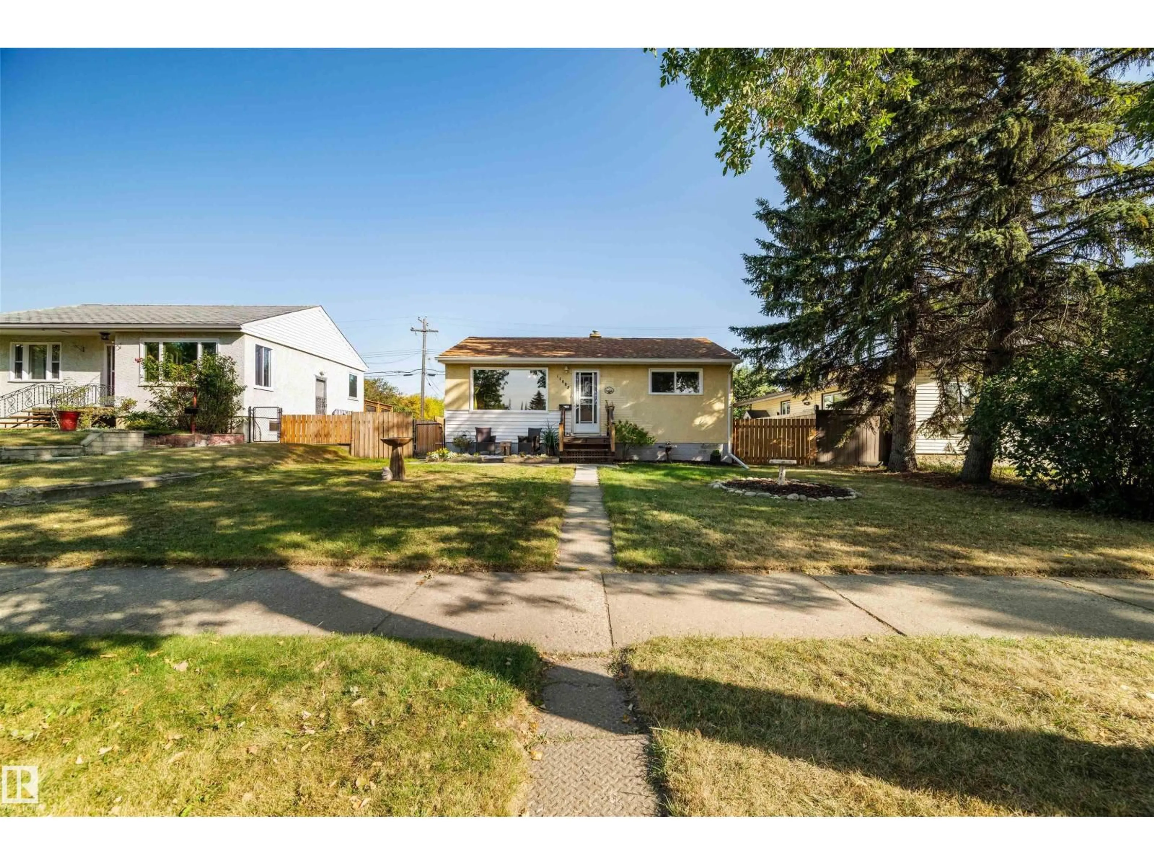 A pic from outside/outdoor area/front of a property/back of a property/a pic from drone, street for 11005 38 ST, Edmonton Alberta T5W2E7