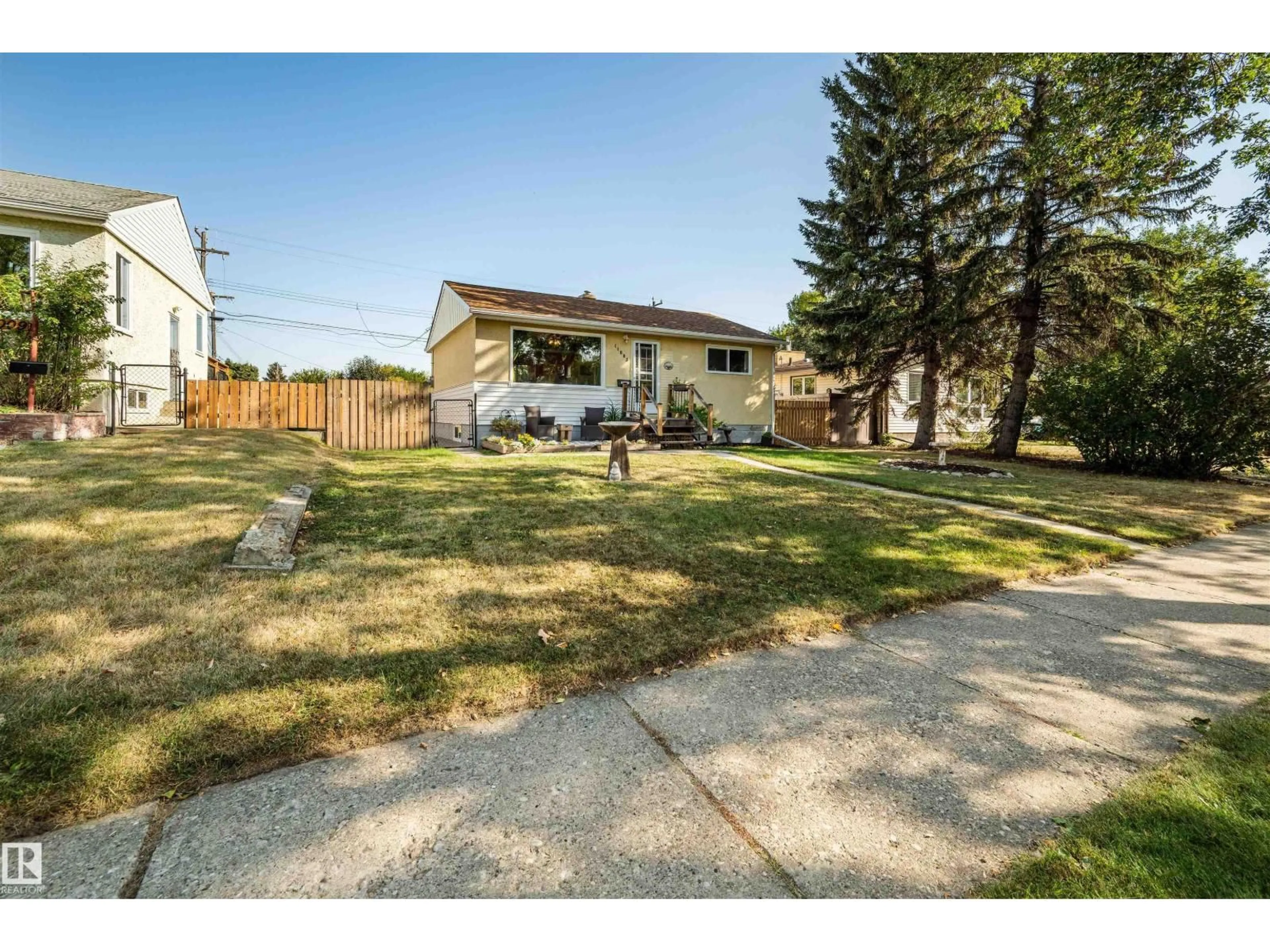 Unknown for 11005 38 ST, Edmonton Alberta T5W2E7