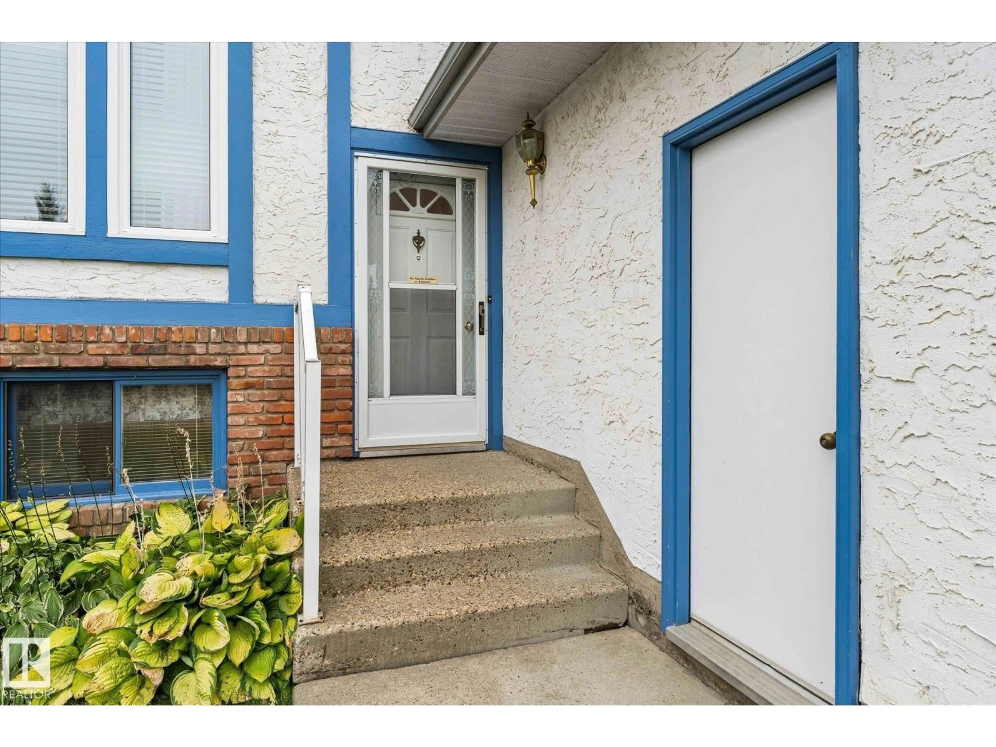 Indoor entryway for 48 MCKEAN WY, Spruce Grove Alberta T7X2S1