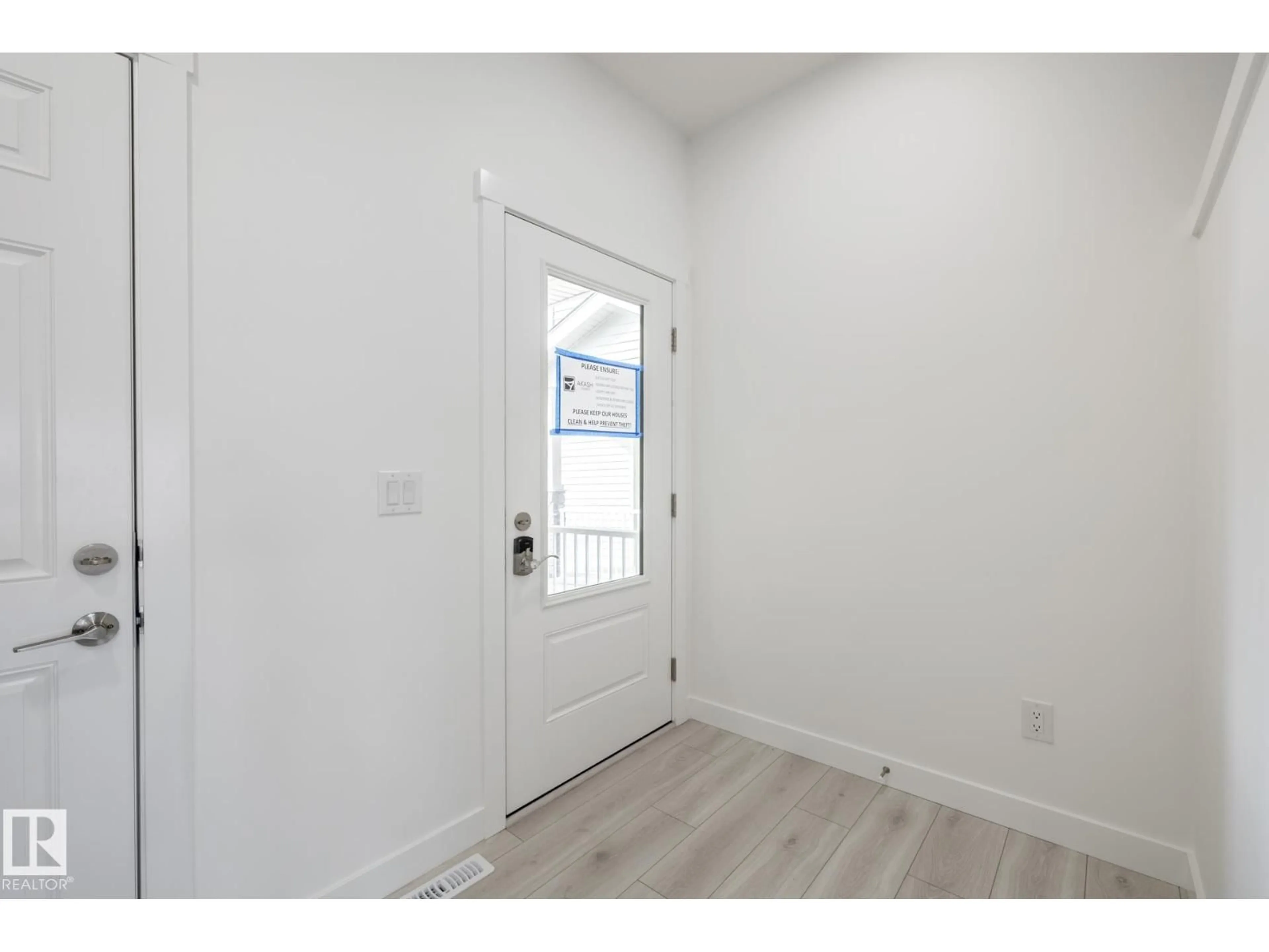Indoor entryway for 8641 97 AV, Morinville Alberta T8R2S1