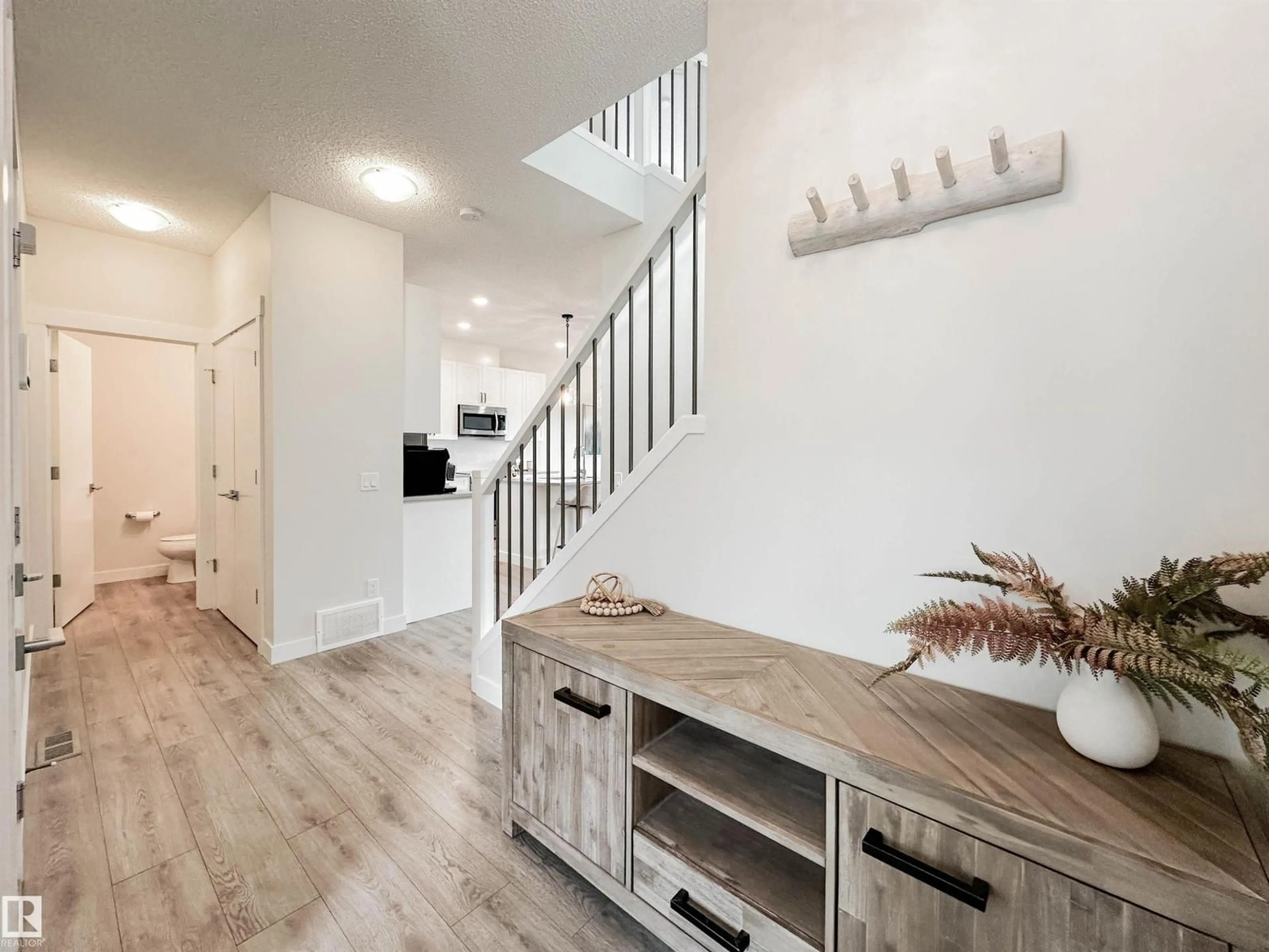 Indoor entryway for 68 JOYAL WY, St. Albert Alberta T8N7V5
