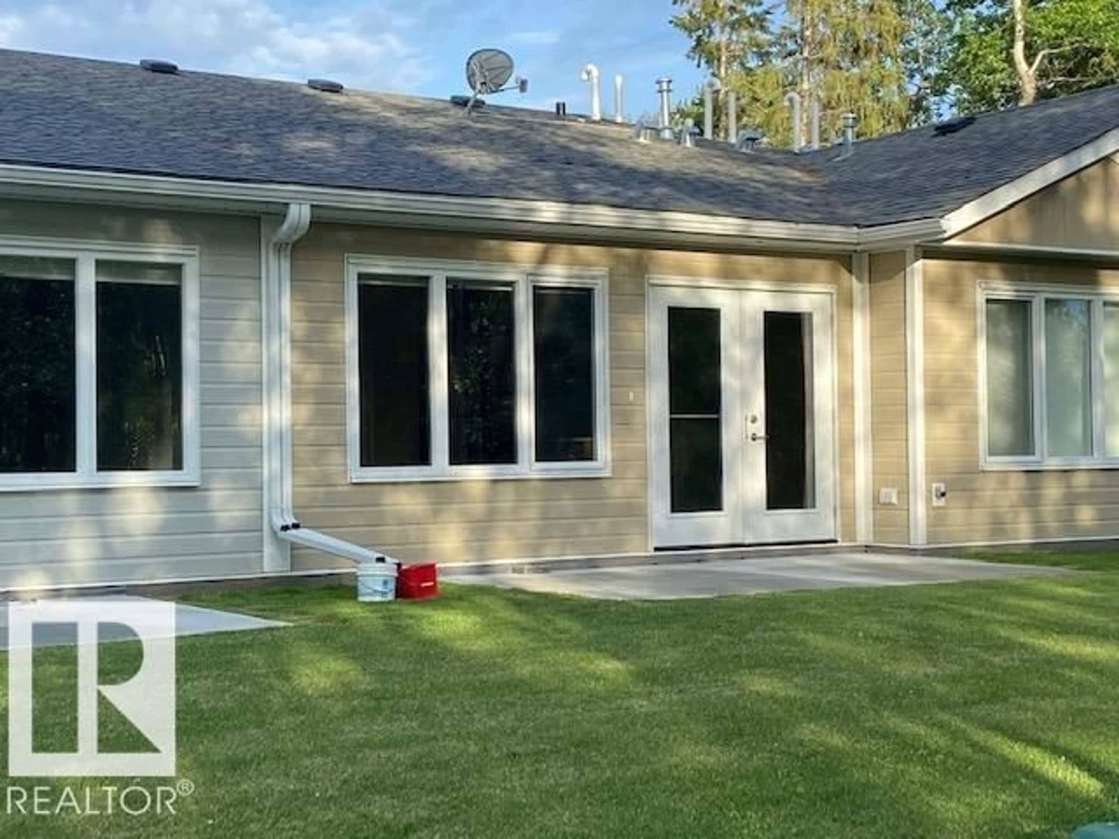 Home with vinyl exterior material, unknown for 5038 49 ST, Neerlandia Alberta T0G1R0