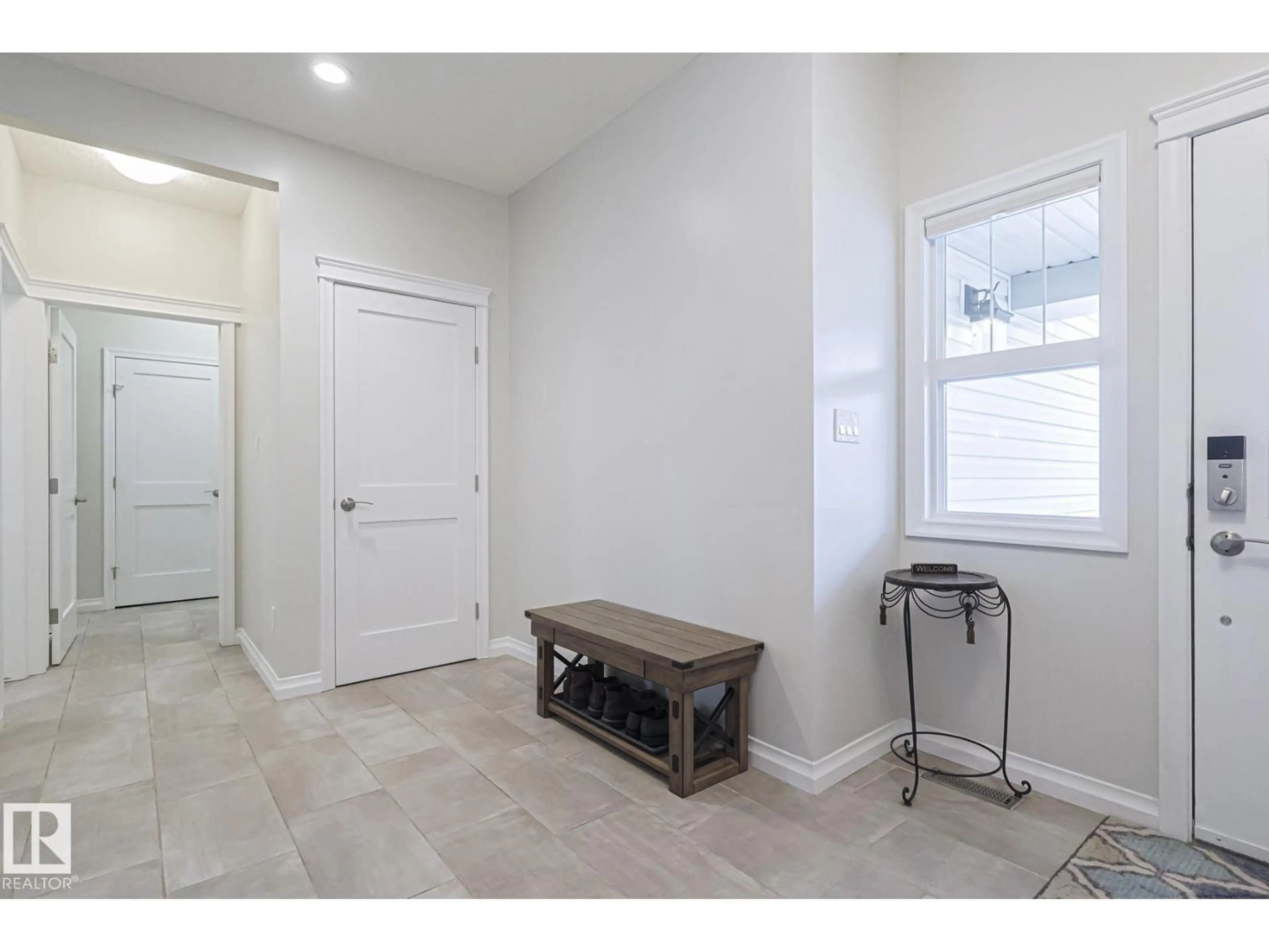 Indoor entryway for 128 SANDALWOOD CR, Sherwood Park Alberta T8H0S4