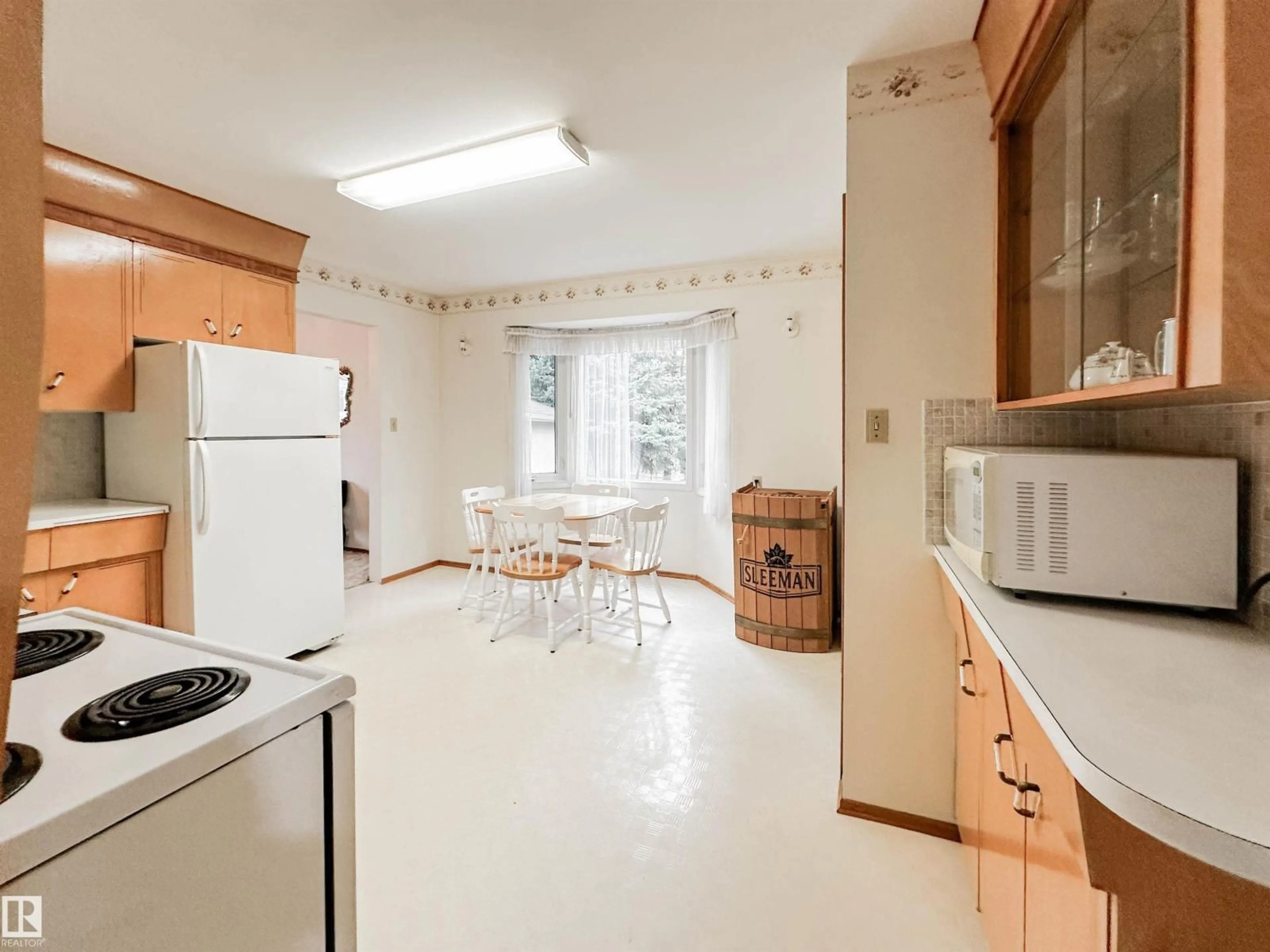 Standard kitchen, unknown for 107 ANDREWS CR, Spruce Grove Alberta T7X2K4