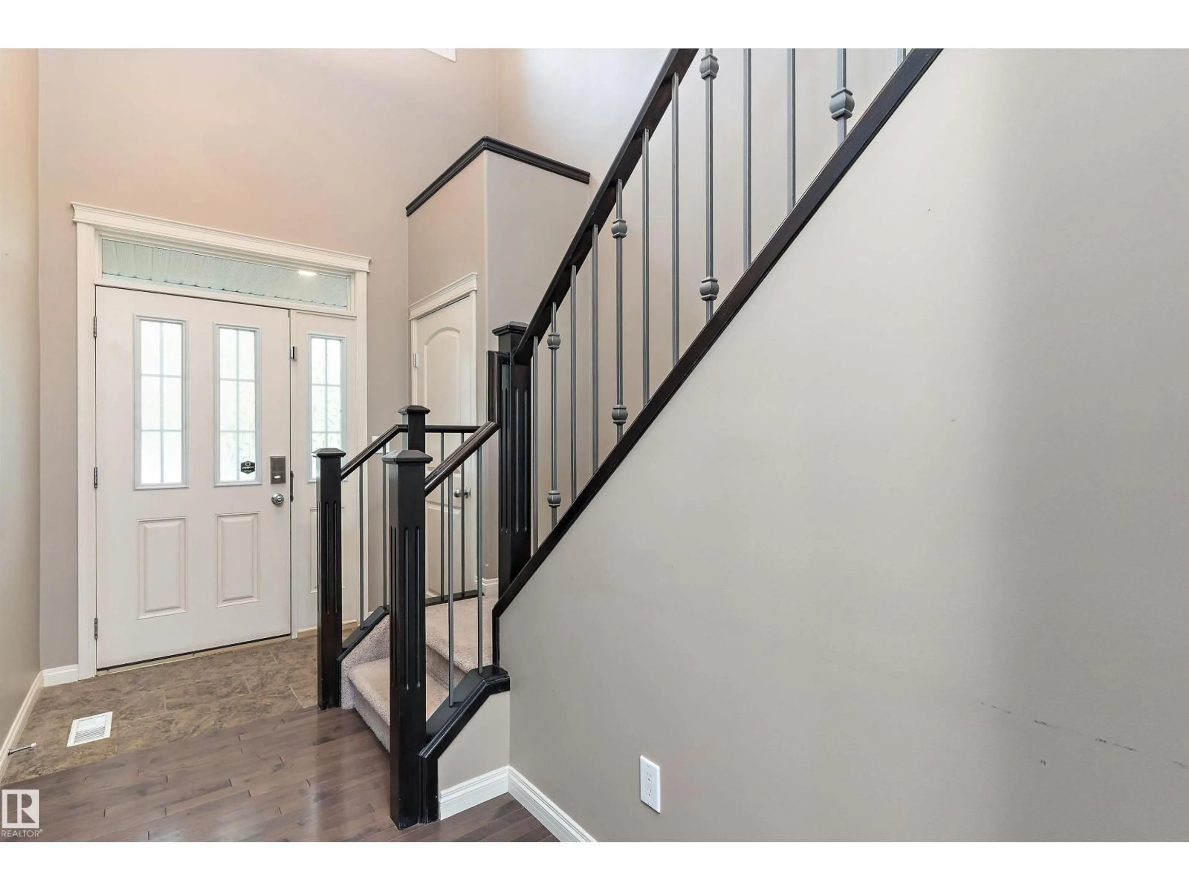 Unknown for 39 18230 104A ST NW, Edmonton Alberta T5X0G9