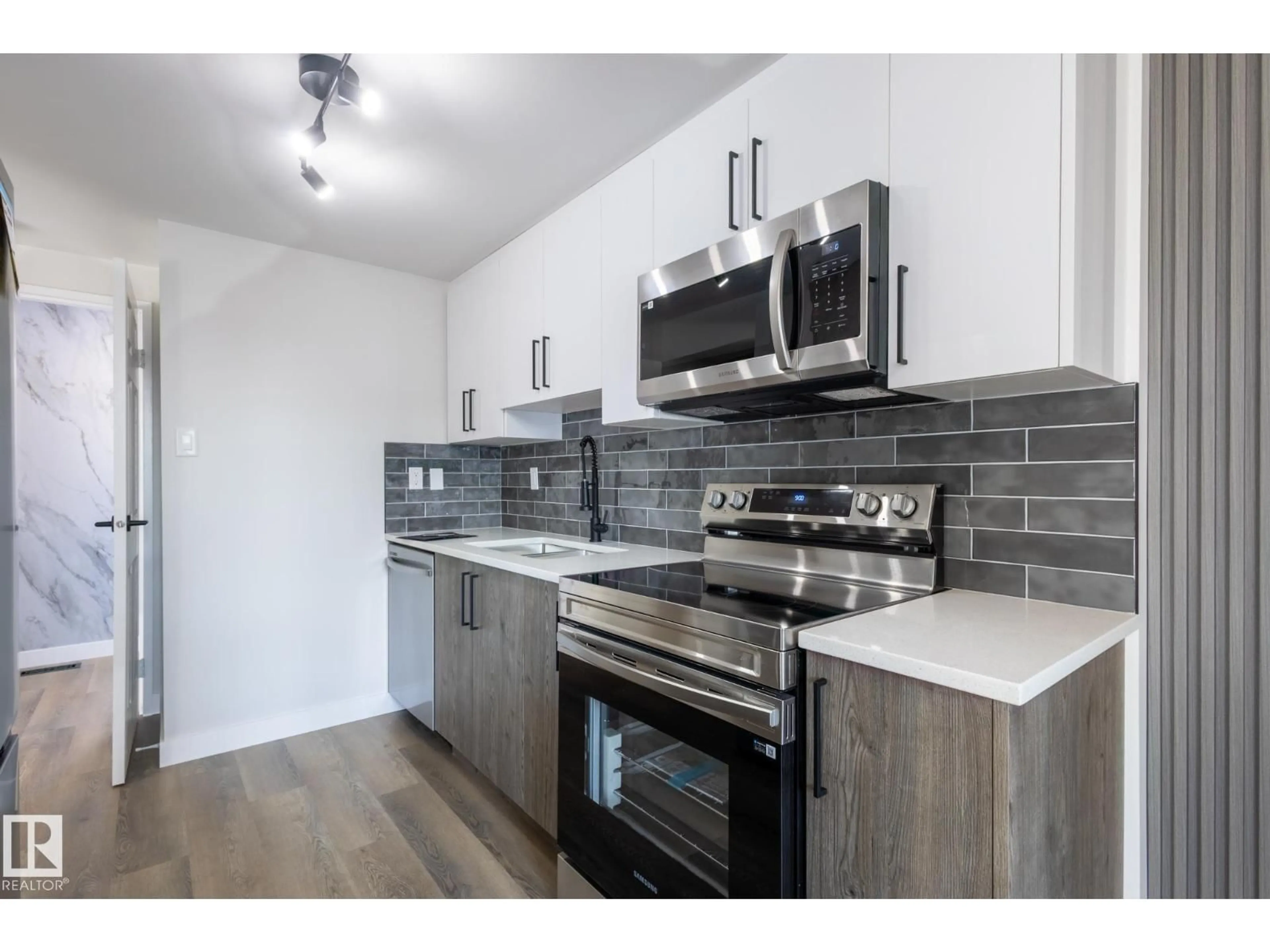 Standard kitchen, wood/laminate floor for 62 AMBERLY CO, Edmonton Alberta T5A0H9