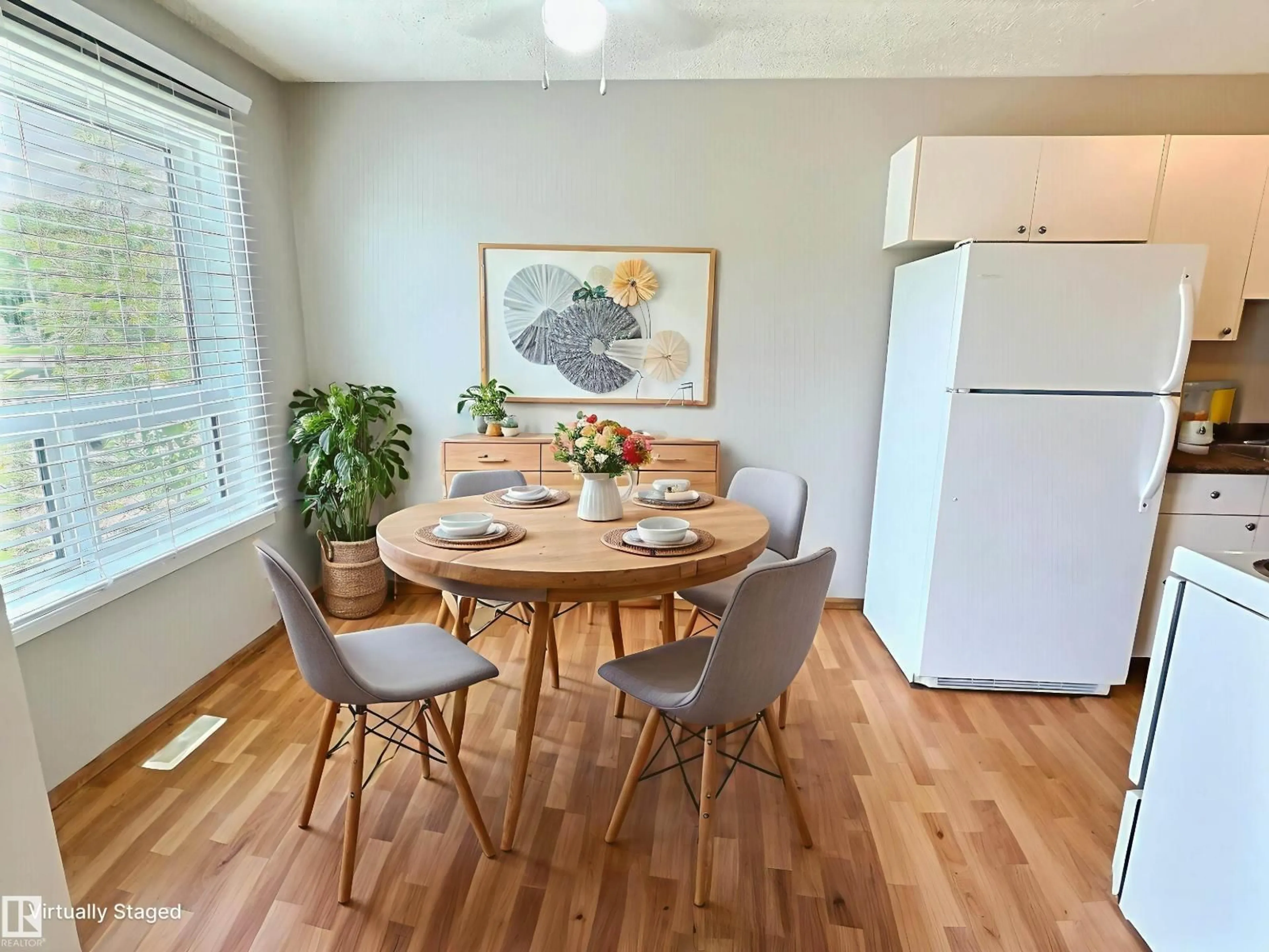 Dining room, wood/laminate floor for NW - 2206 38 ST, Edmonton Alberta T6L4C3