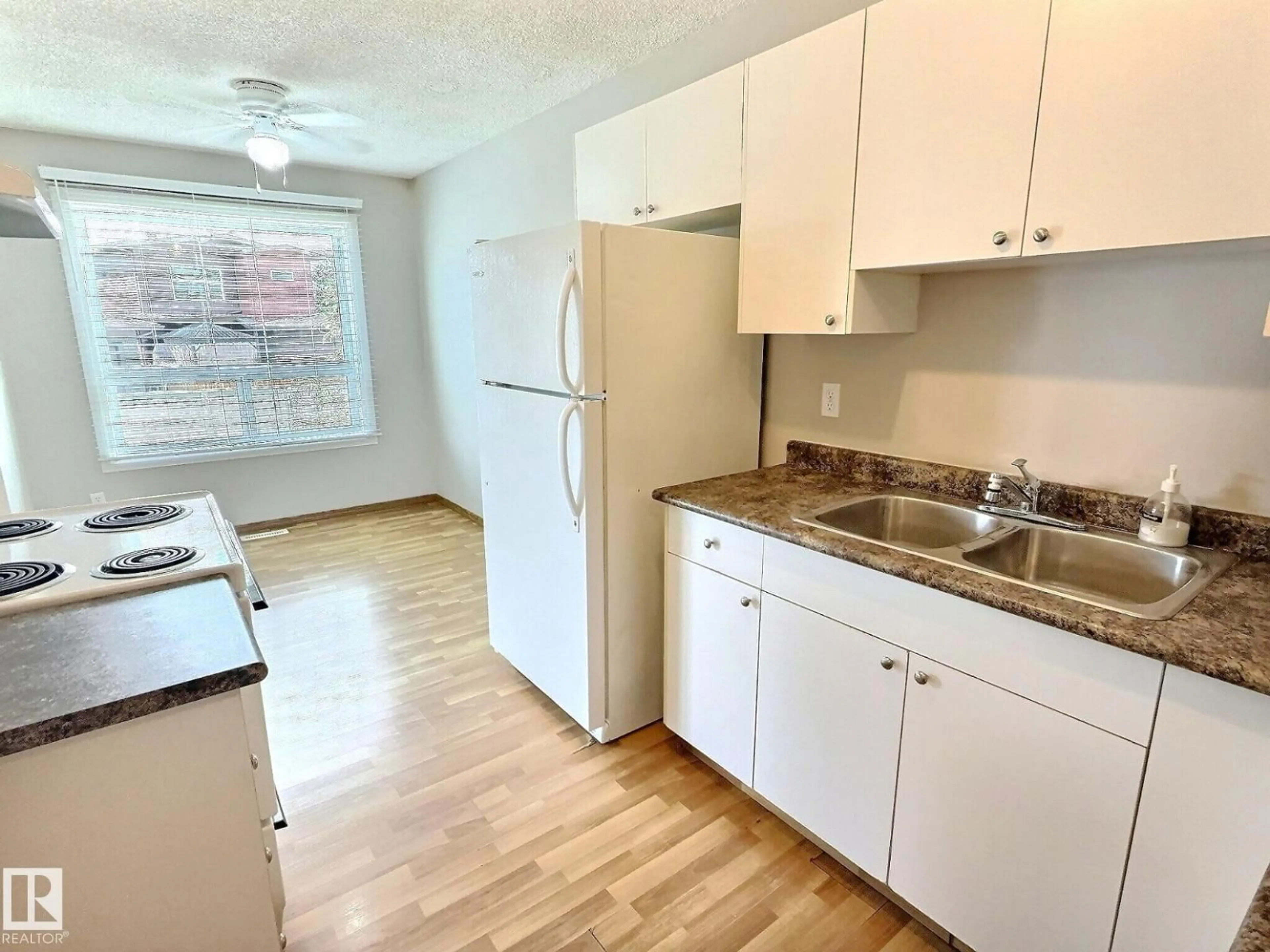 Standard kitchen, unknown for NW - 2206 38 ST, Edmonton Alberta T6L4C3