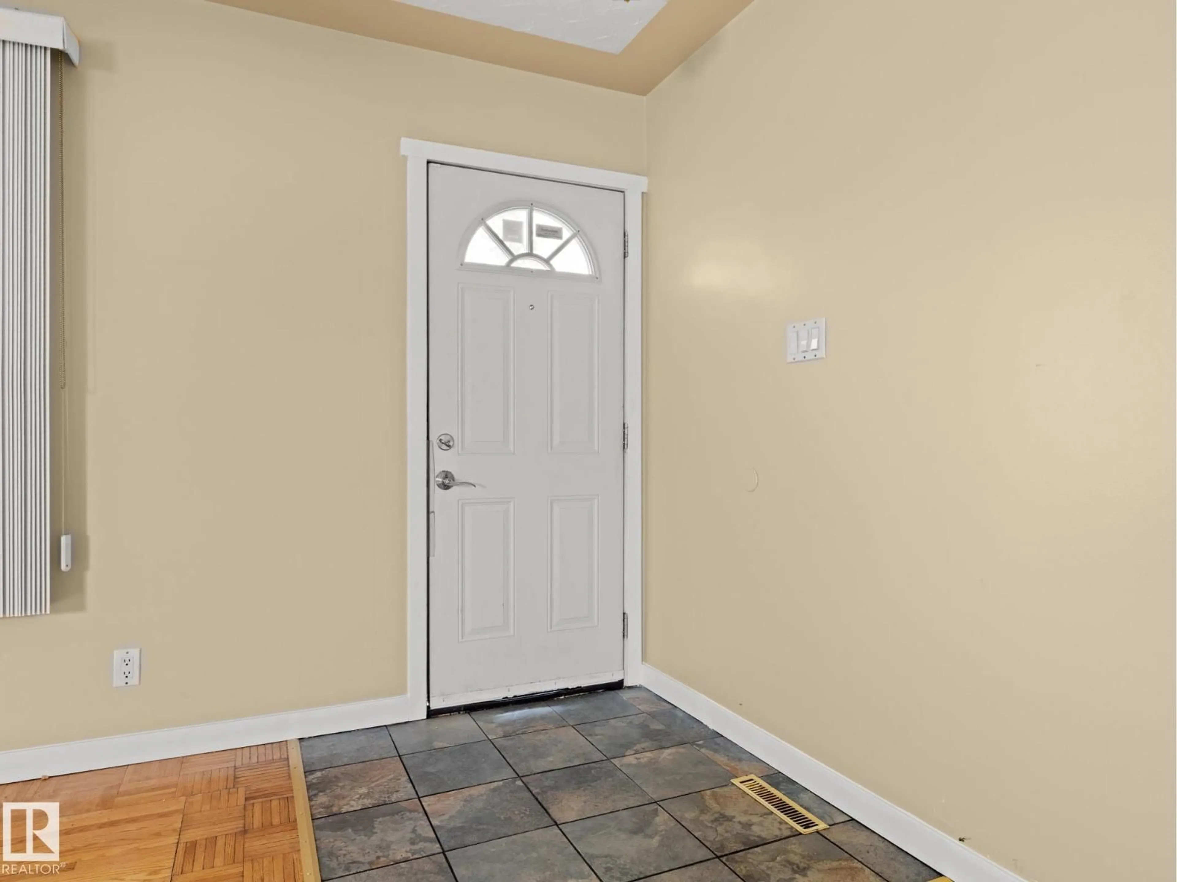 Indoor entryway for 13207 133 AV, Edmonton Alberta T6V1A8