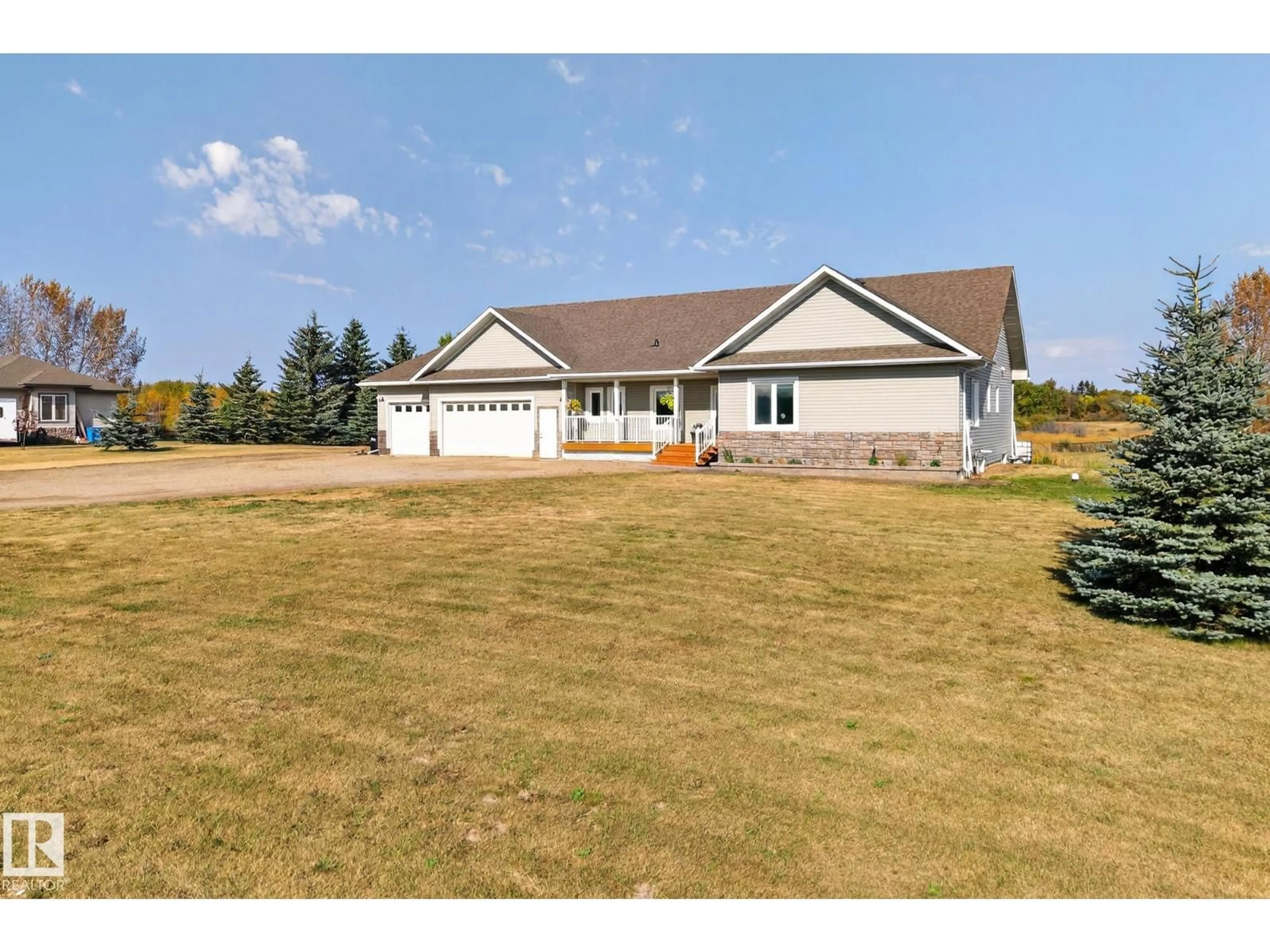 A pic from outside/outdoor area/front of a property/back of a property/a pic from drone, unknown for 470 52358 RGE ROAD 225, Rural Strathcona County Alberta T8C1C7