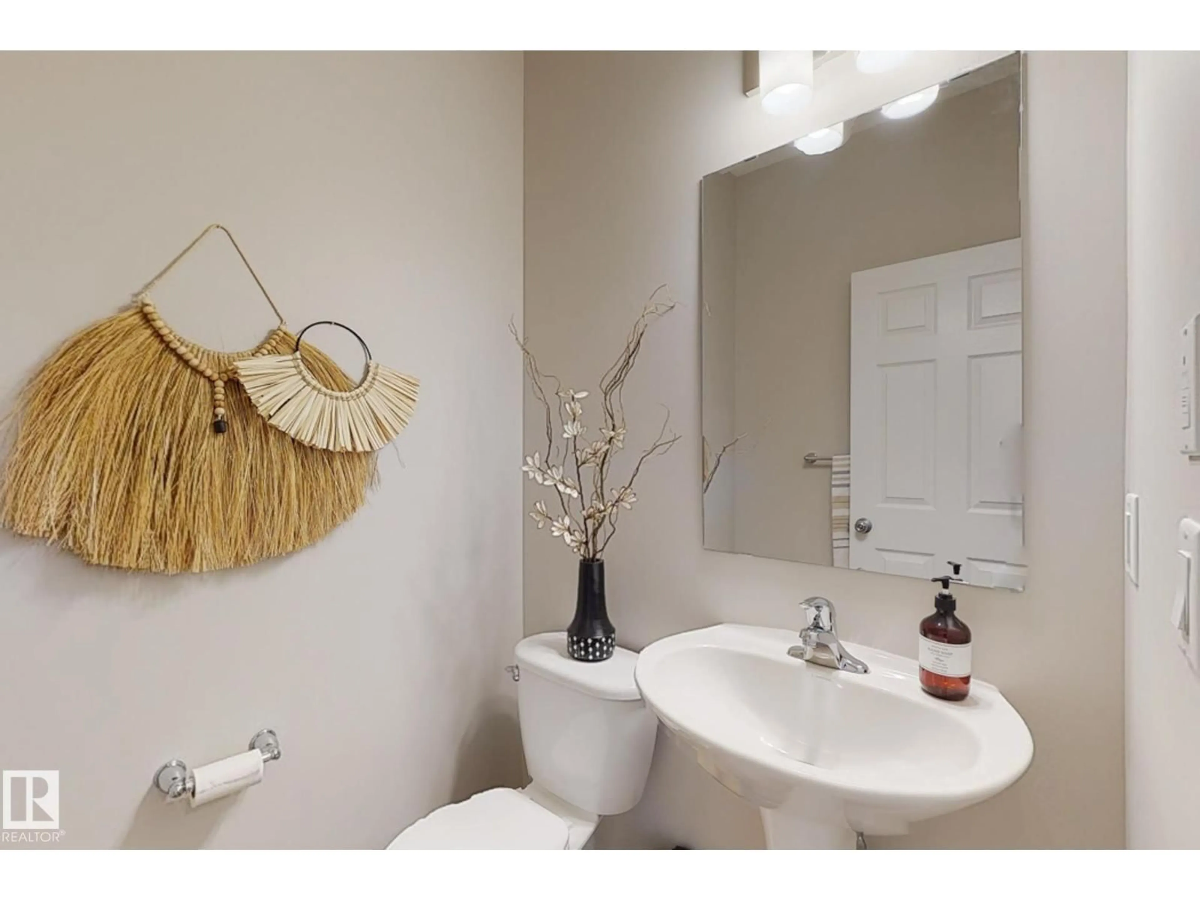 Standard bathroom, ceramic/tile floor for 1143 SOUTH CREEK WYND, Stony Plain Alberta T7Z0M1