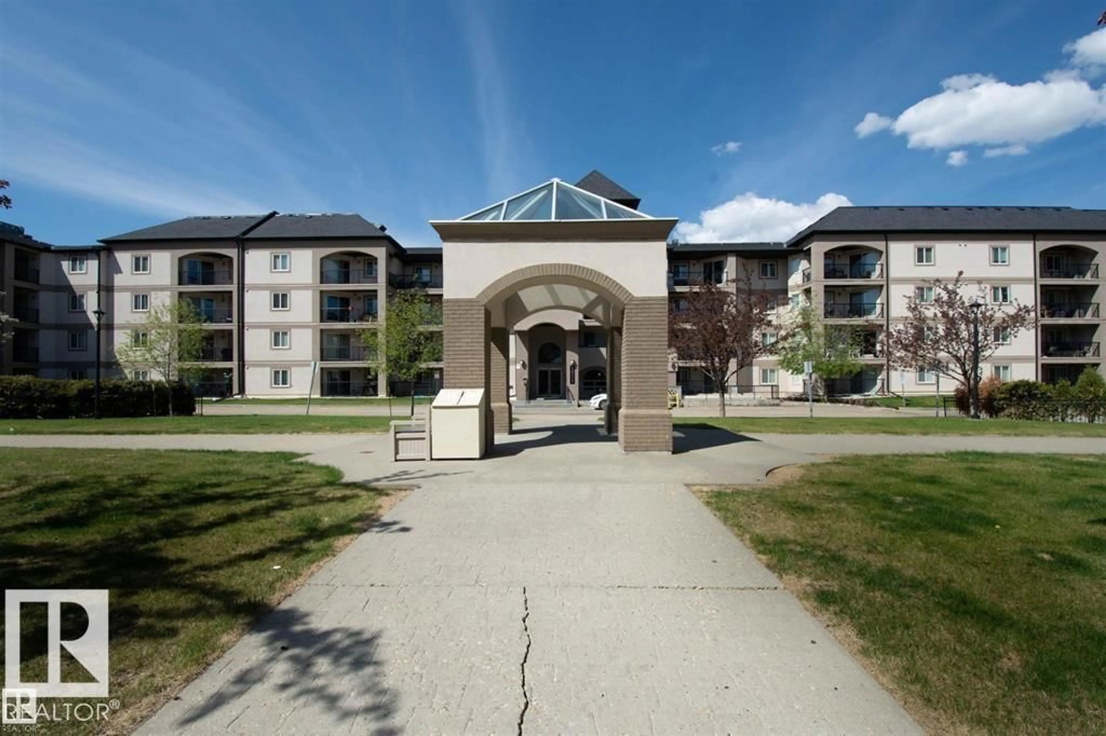 Indoor foyer for 215 13111 140 AV NW, Edmonton Alberta T6V0B1