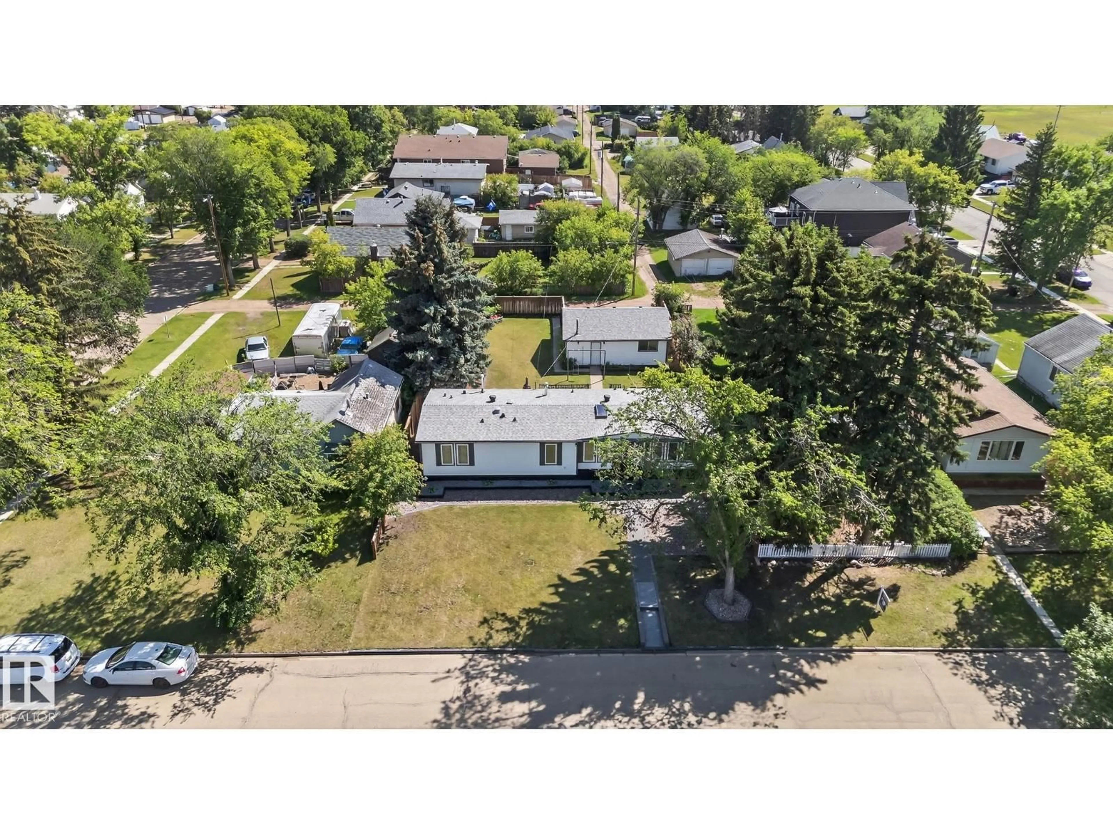A pic from outside/outdoor area/front of a property/back of a property/a pic from drone, street for 4611 48 ST, Redwater Alberta T0A2W0
