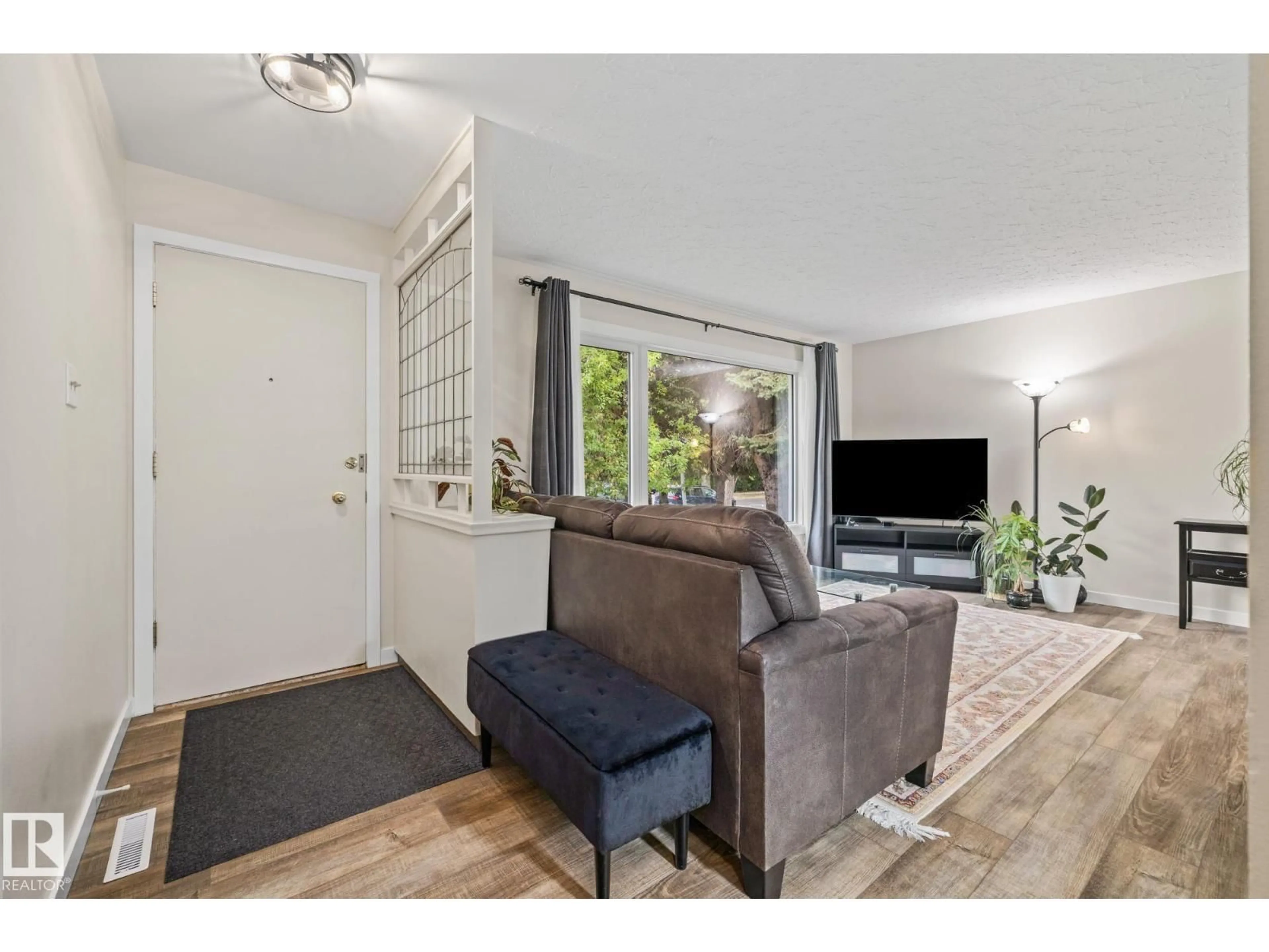 Unknown for 10820 60 AV, Edmonton Alberta T6H4R1