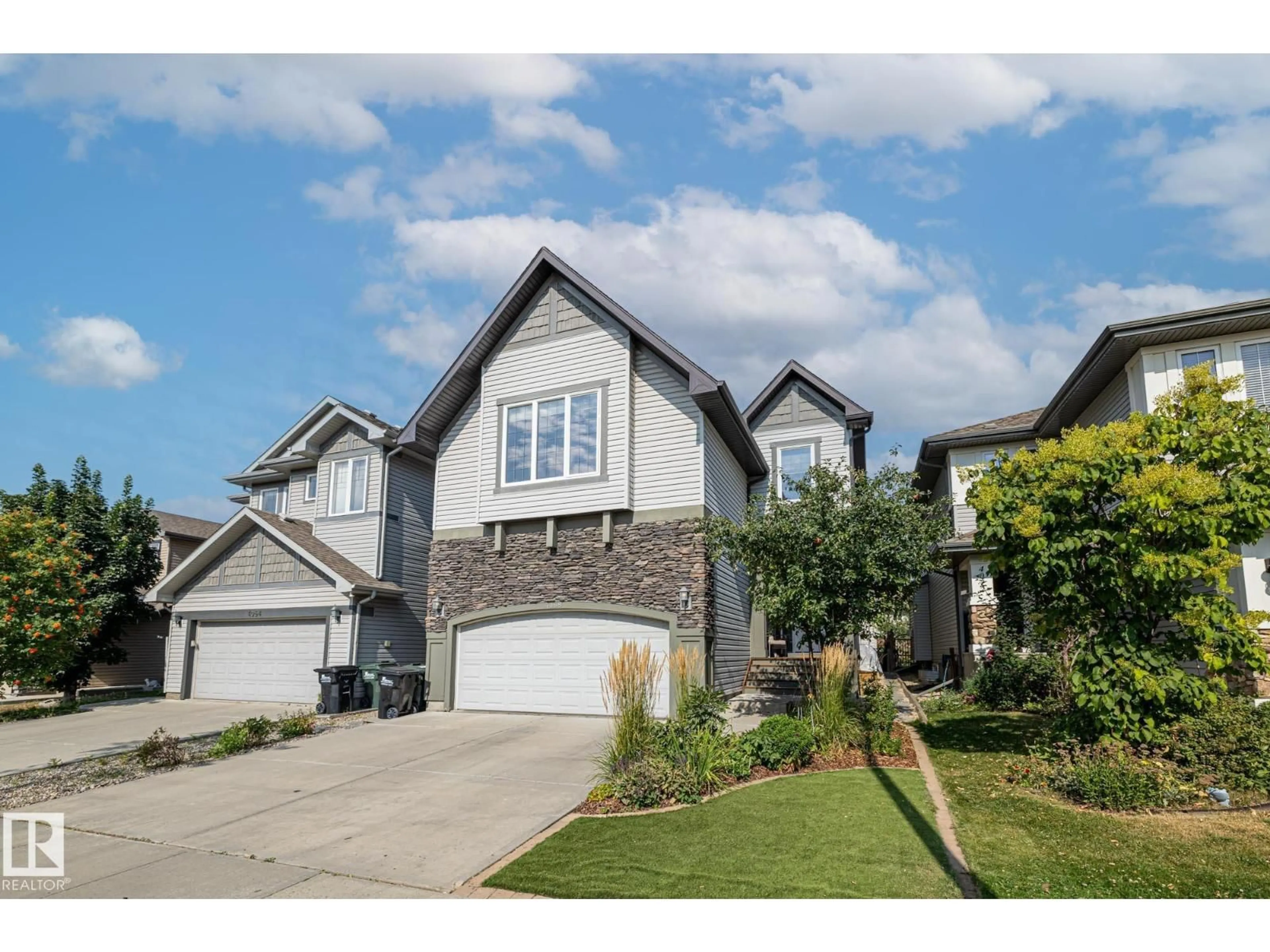 Home with vinyl exterior material, street for 4068 SUMMERLAND DR, Sherwood Park Alberta T8H0K4