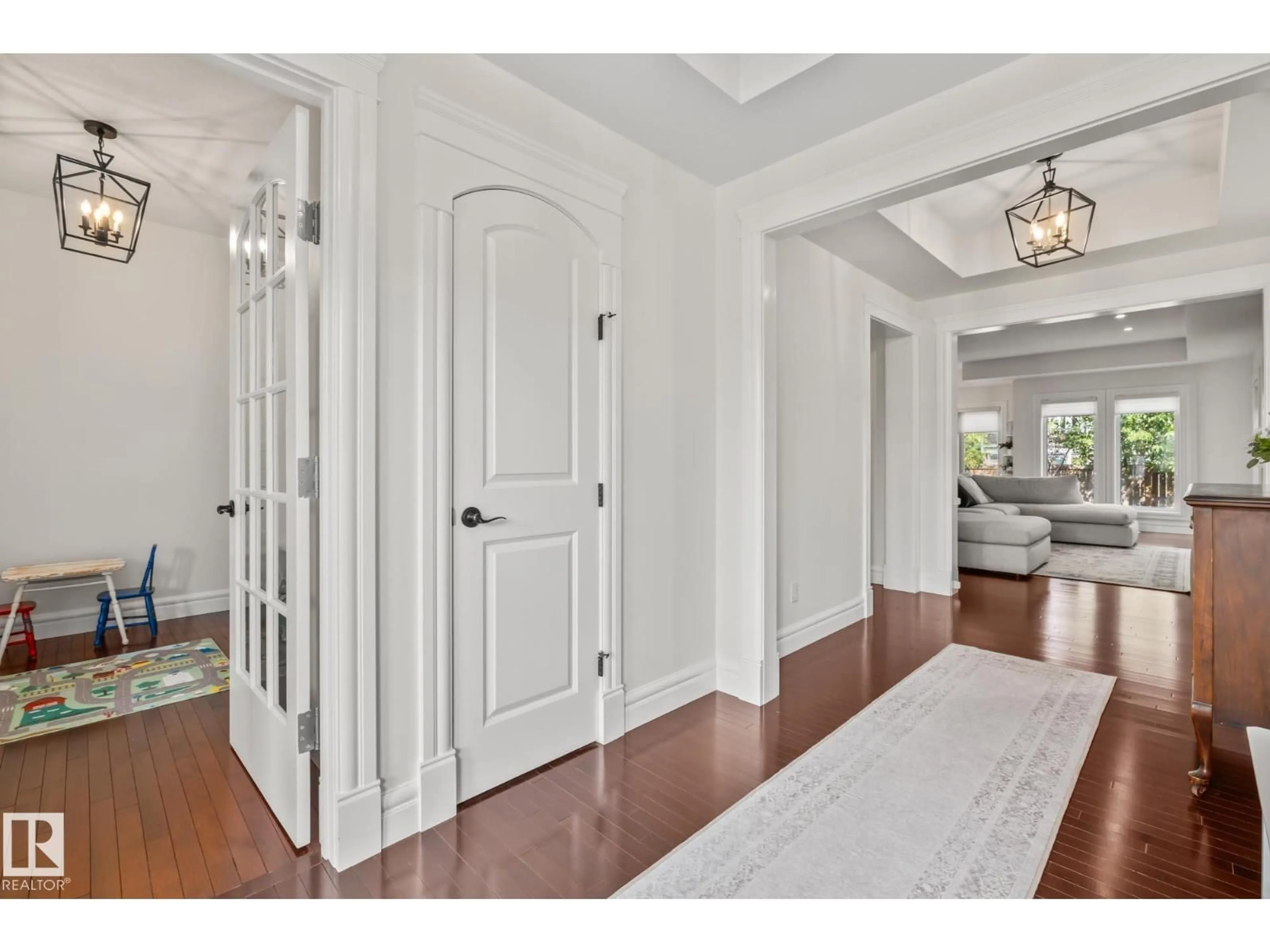 Indoor entryway for 4068 SUMMERLAND DR, Sherwood Park Alberta T8H0K4